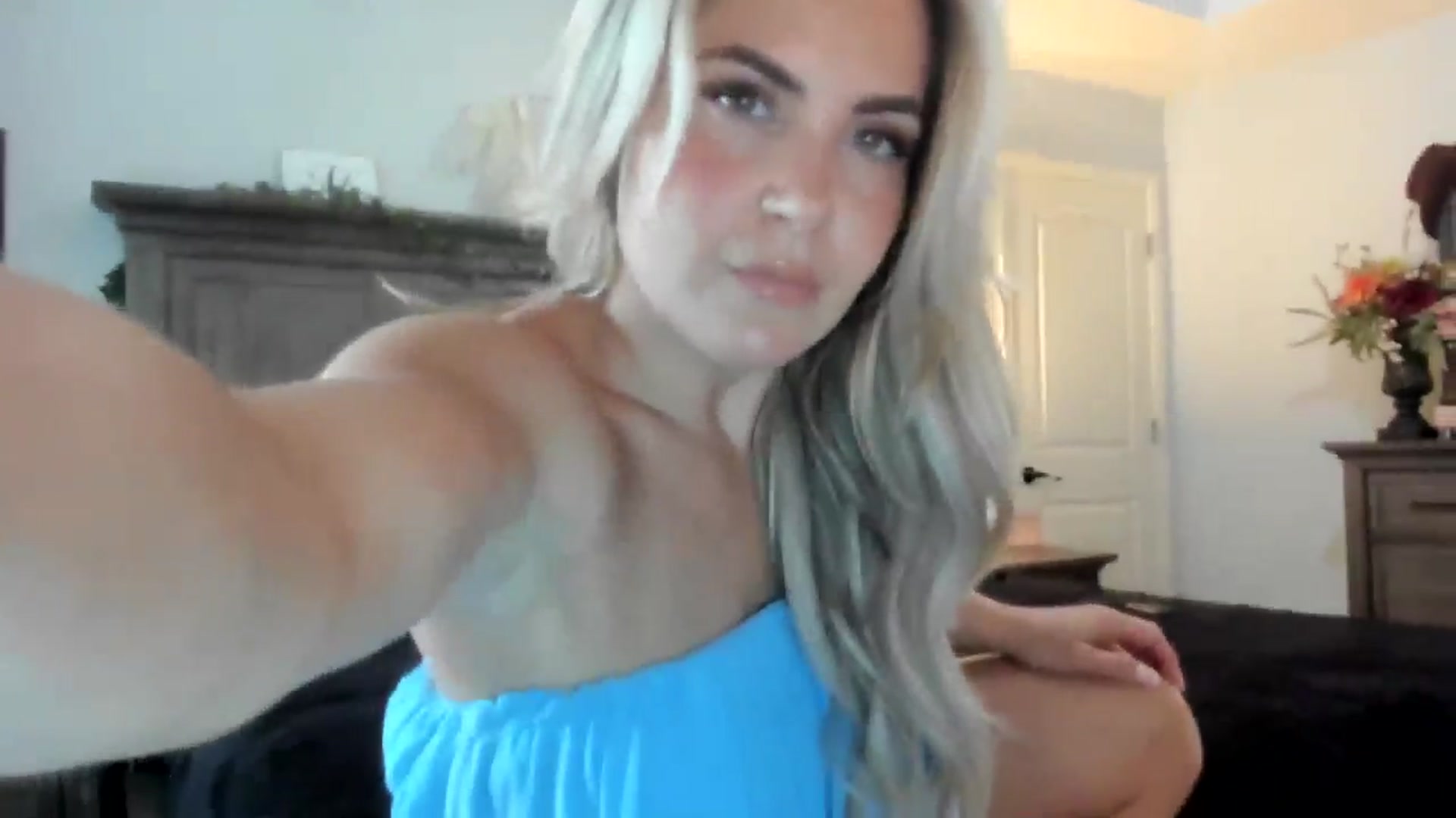 Gallery image thumbnail from MsMarilyn's myfreecams stream on, 05/18/2024, 17:08 image 2 of 20