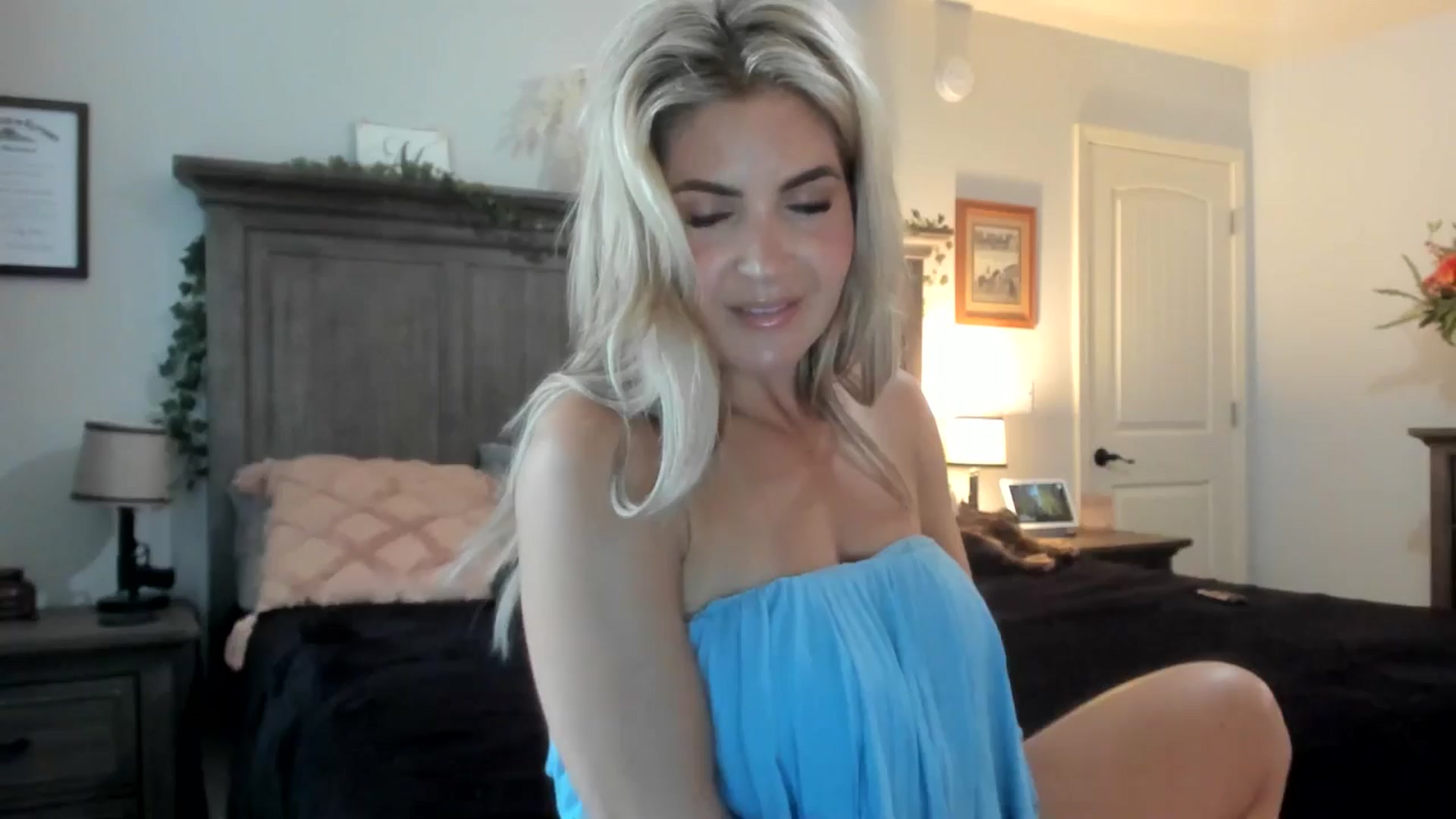 Gallery image thumbnail from MsMarilyn's myfreecams stream on, 05/18/2024, 17:08 image 7 of 20