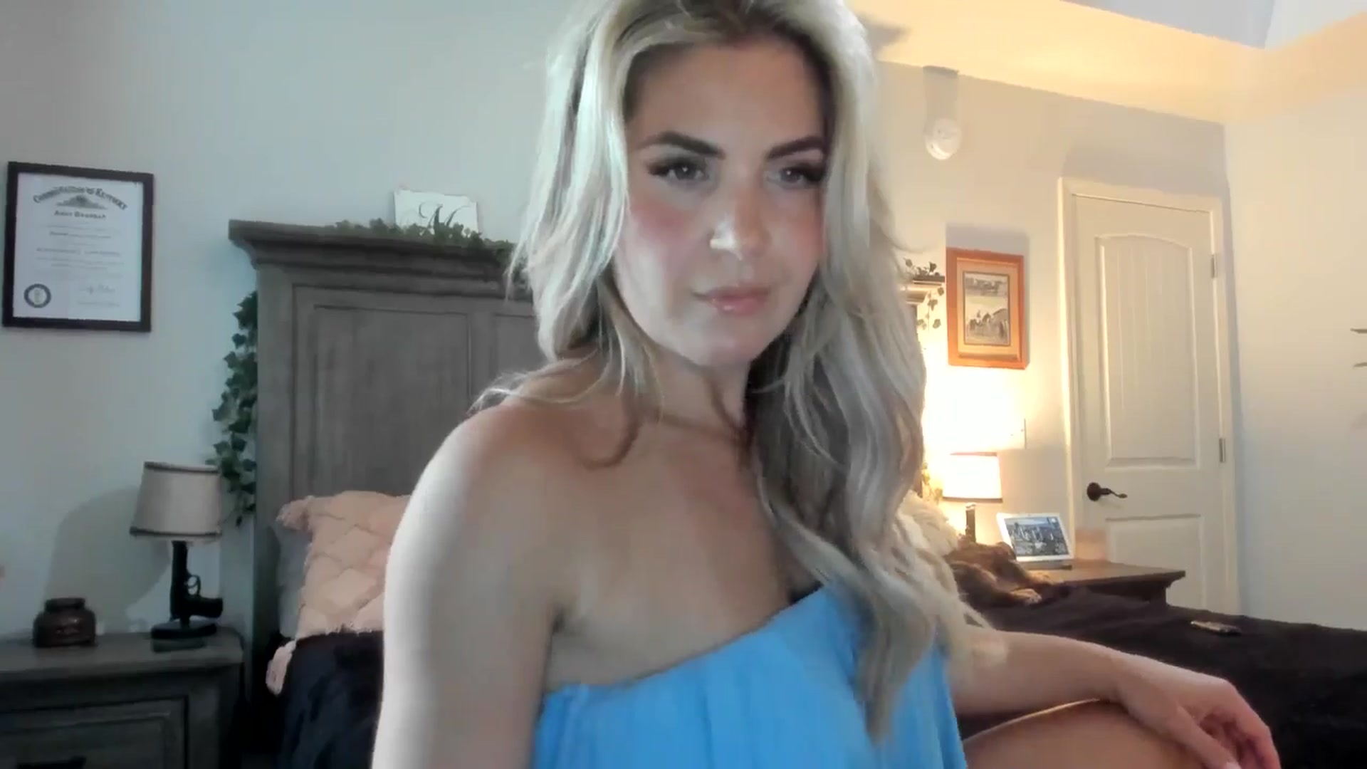 Gallery image thumbnail from MsMarilyn's myfreecams stream on, 05/18/2024, 17:08 image 5 of 20