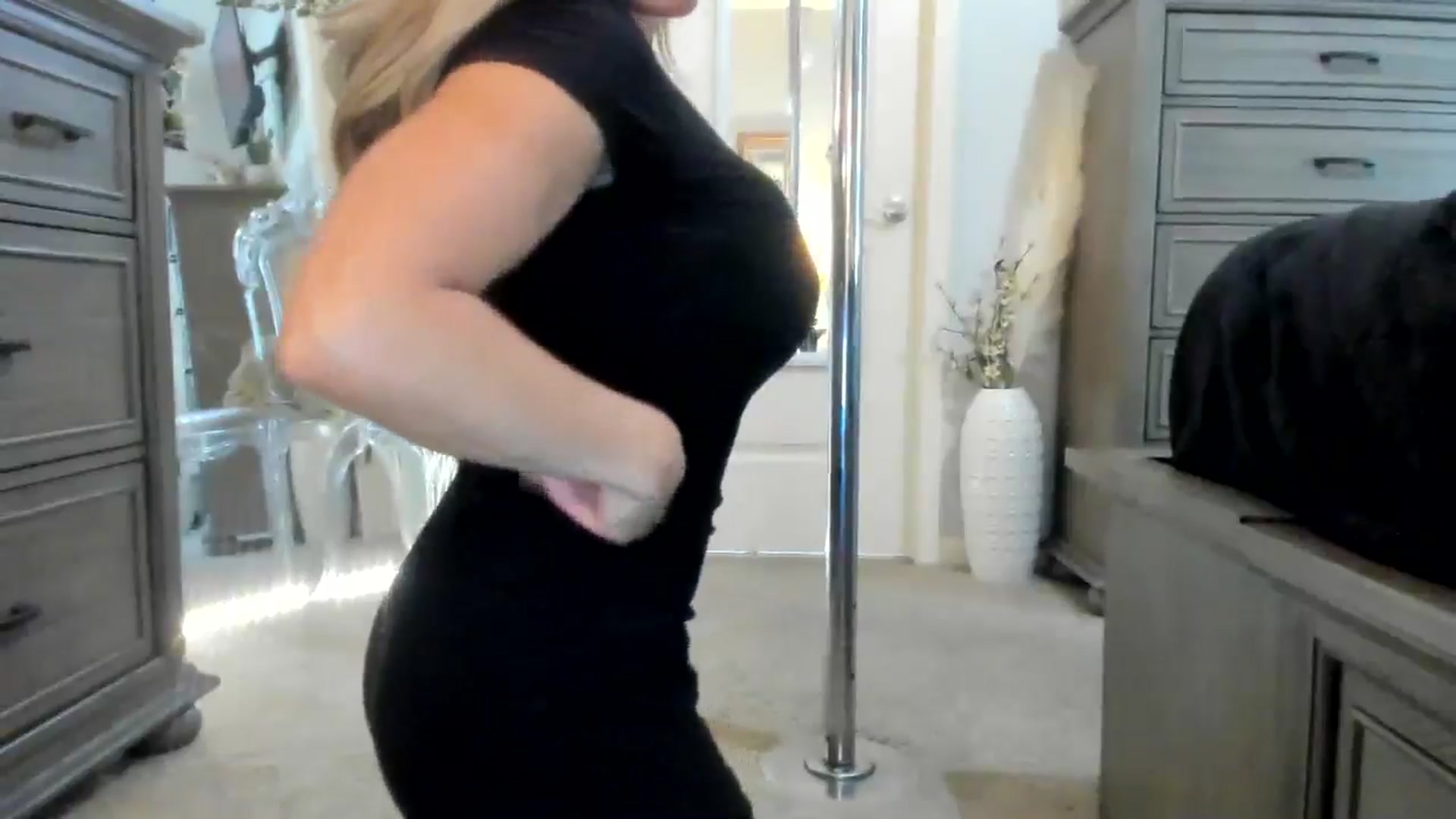 Gallery image thumbnail from MsMarilyn's myfreecams stream on, 05/18/2024, 17:41 image 4 of 20
