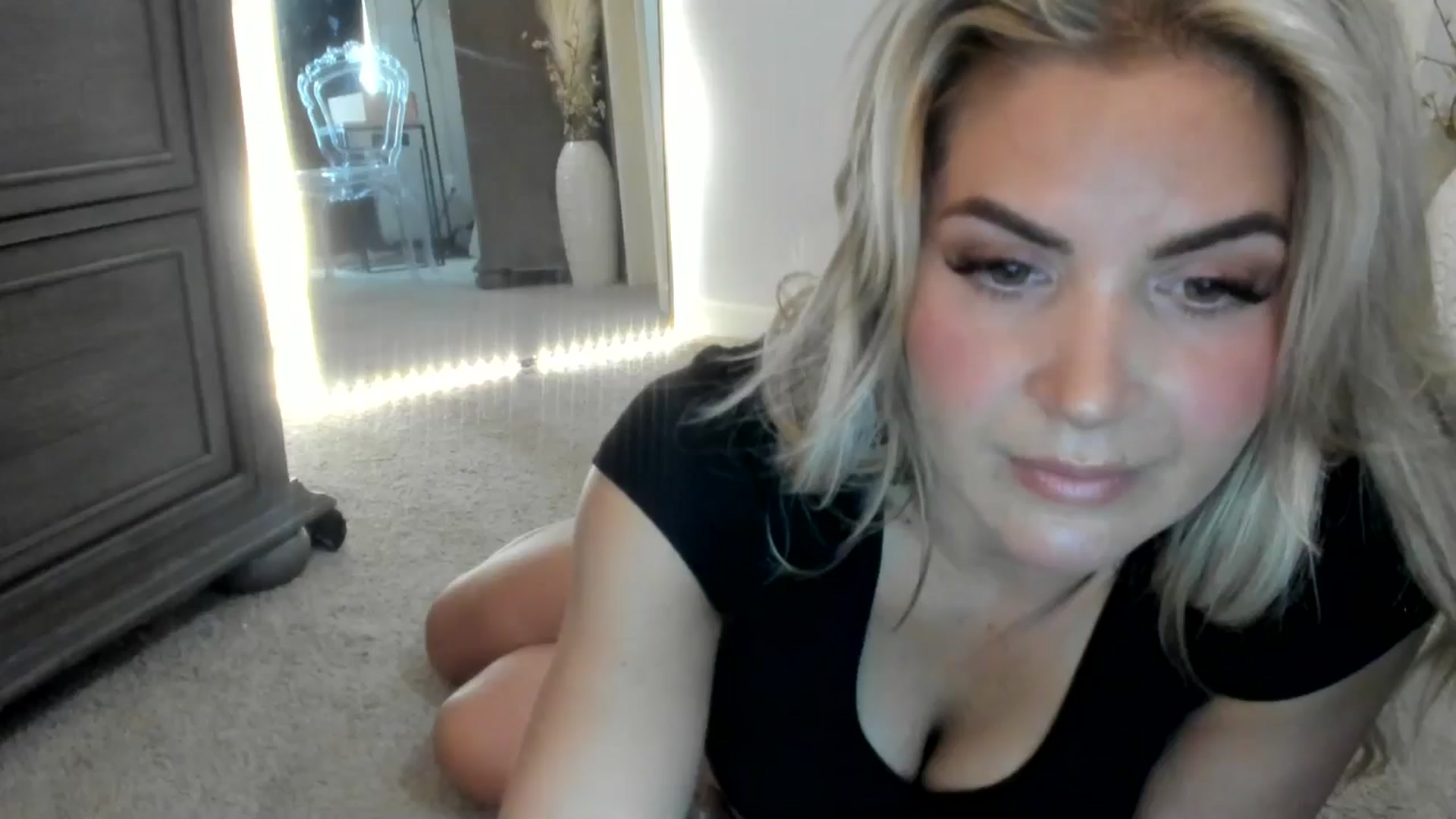 Gallery image thumbnail from MsMarilyn's myfreecams stream on, 05/18/2024, 17:41 image 19 of 20