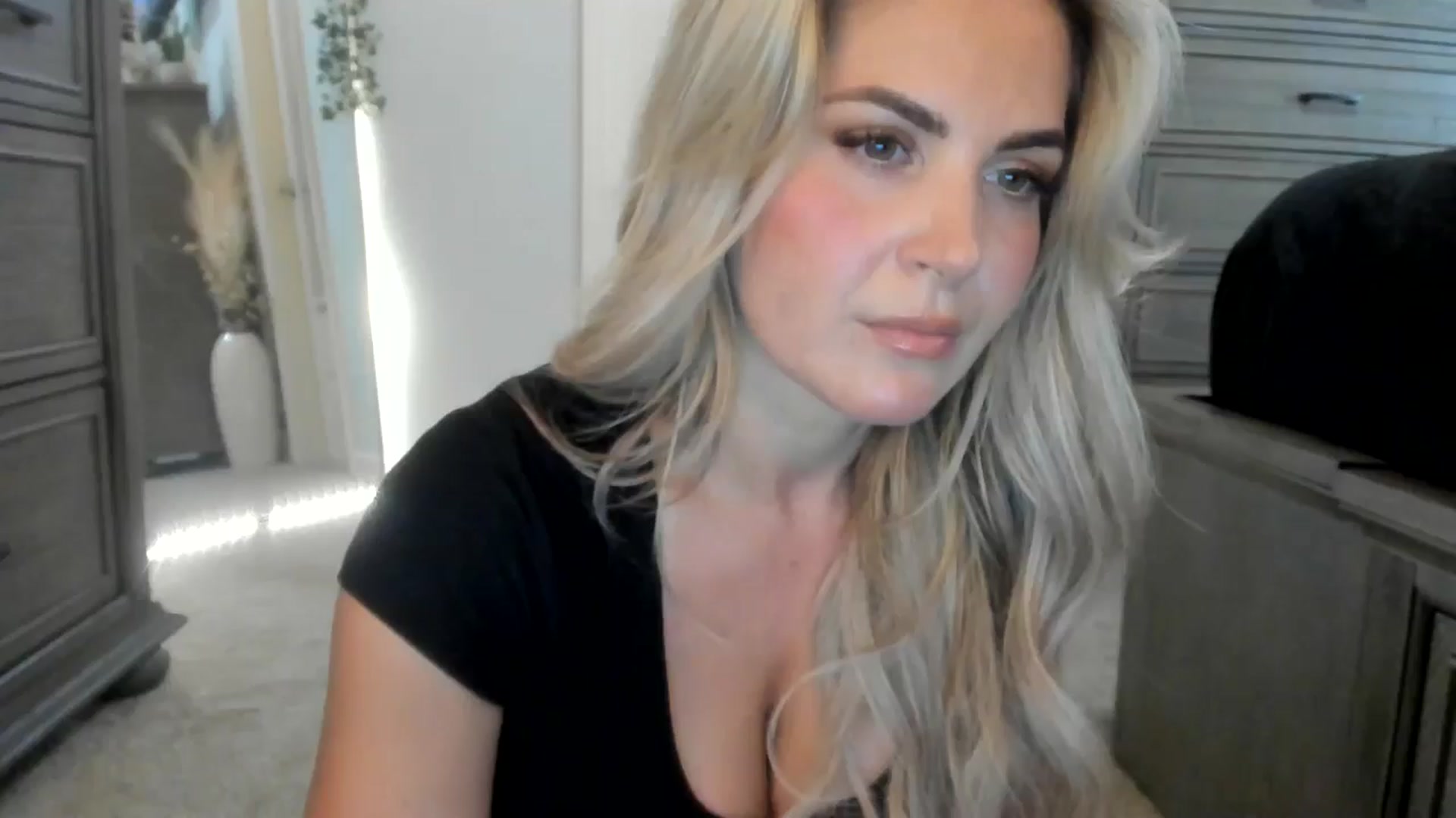 Gallery image thumbnail from MsMarilyn's myfreecams stream on, 05/18/2024, 18:12 image 1 of 20