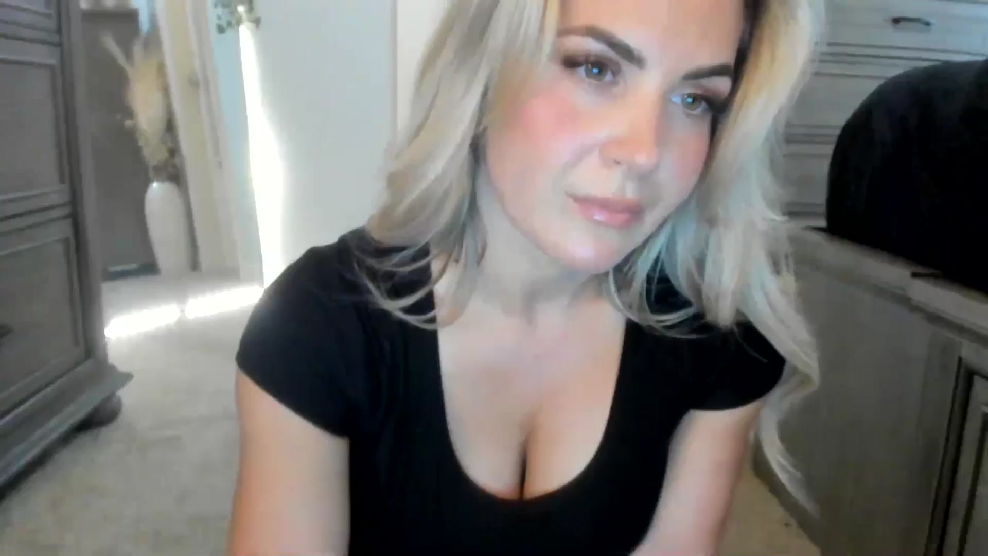 Gallery image thumbnail from MsMarilyn's myfreecams stream on, 05/18/2024, 18:12 image 2 of 20
