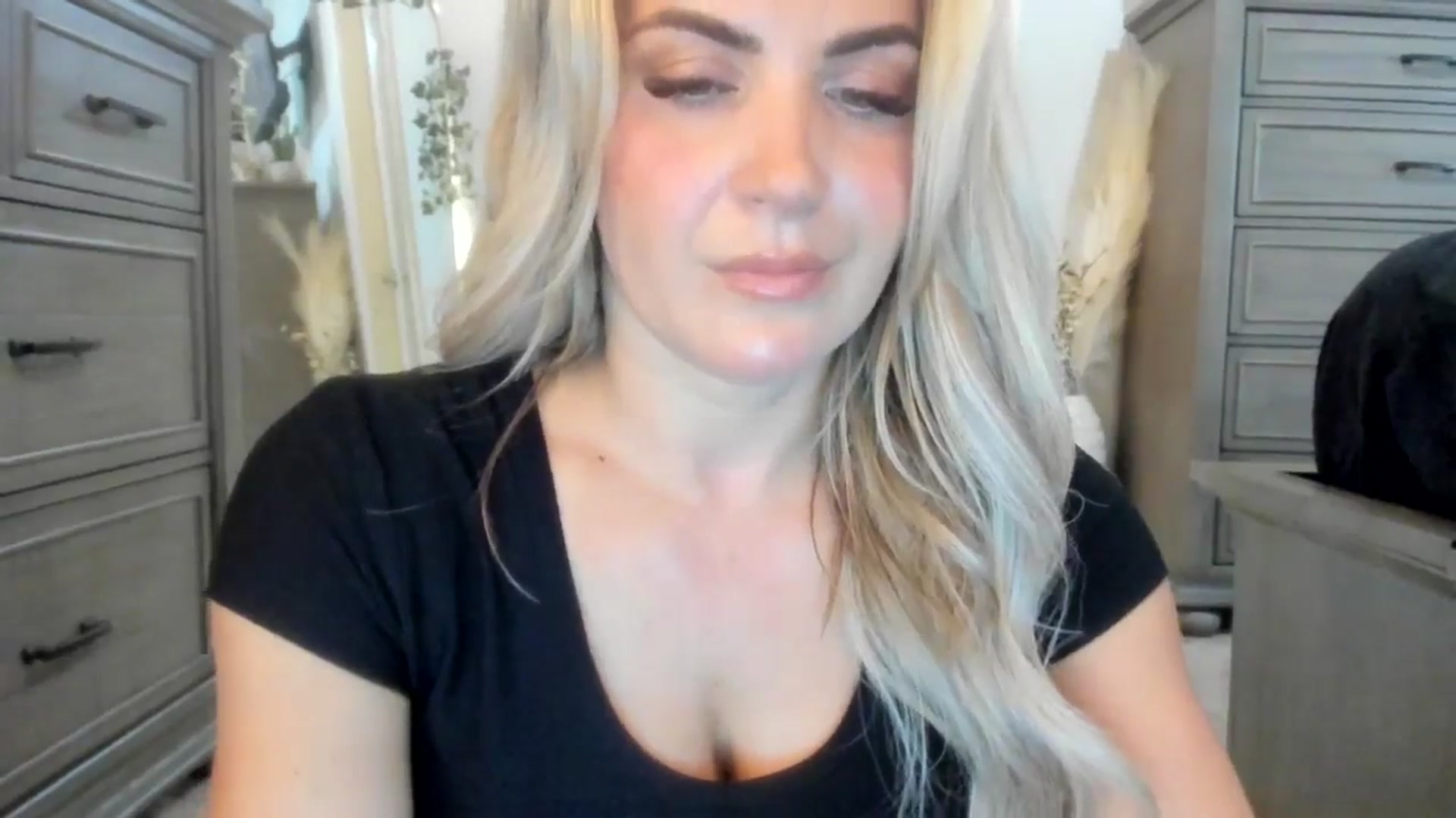 Gallery image thumbnail from MsMarilyn's myfreecams stream on, 05/18/2024, 18:12 image 13 of 20