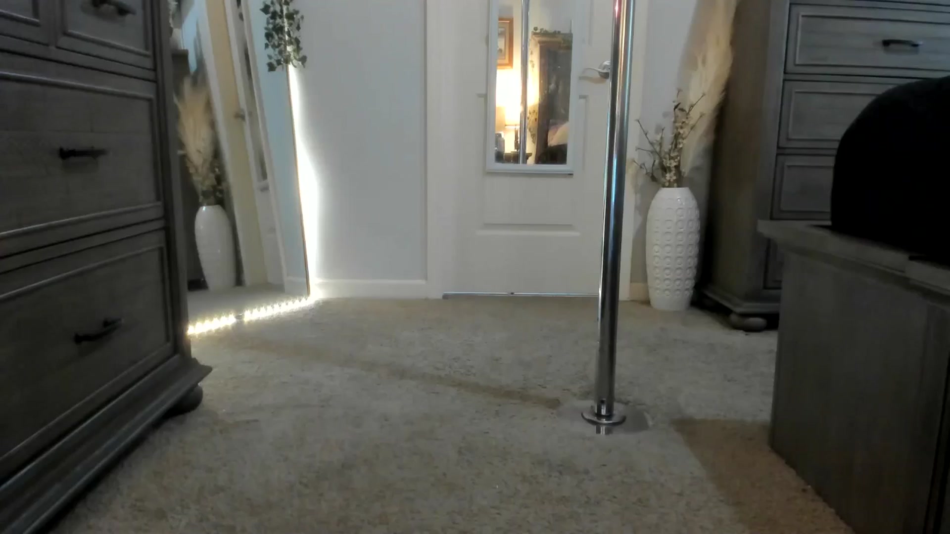 Gallery image thumbnail from MsMarilyn's myfreecams stream on, 05/18/2024, 19:27 image 8 of 20