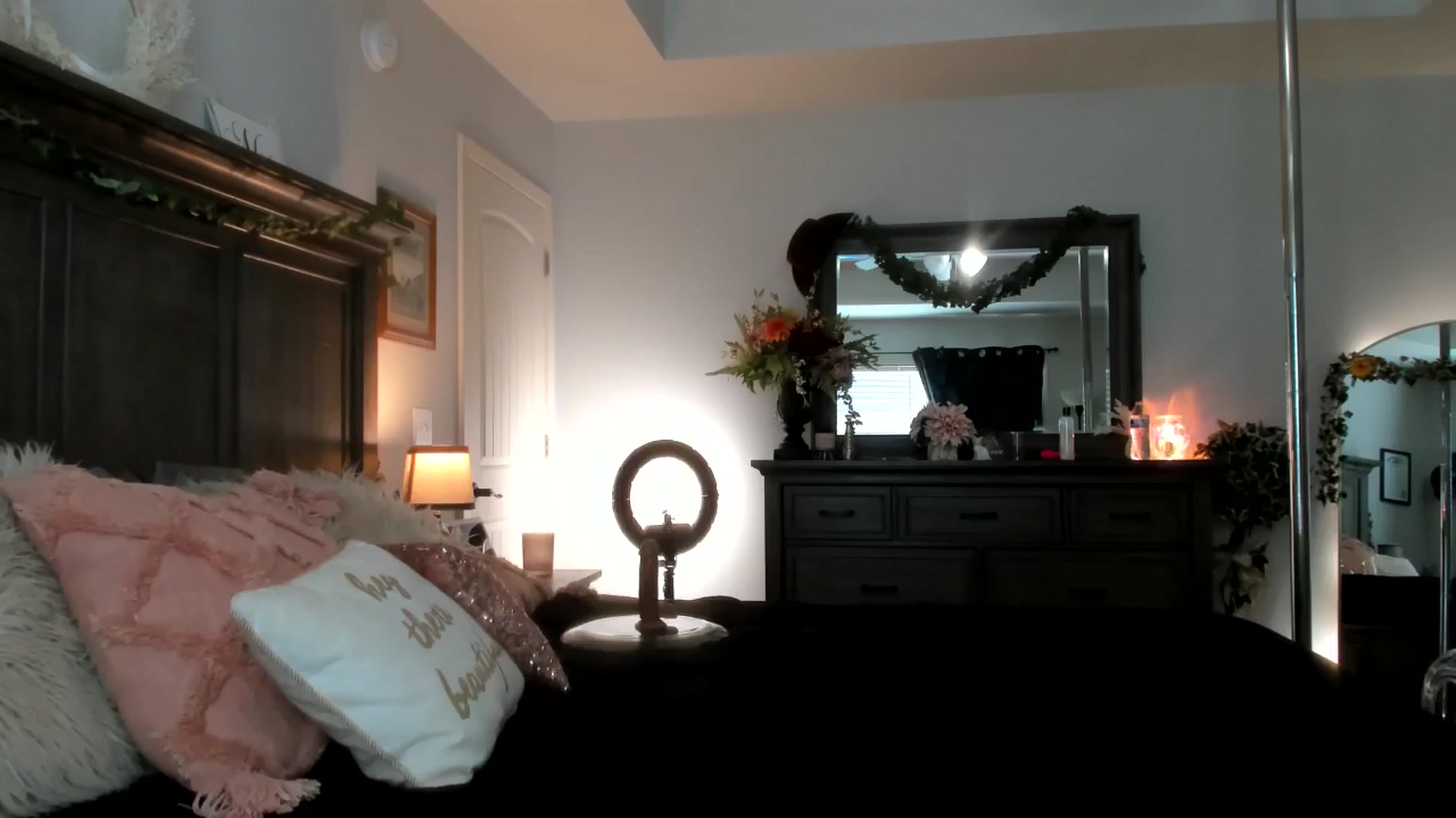 Gallery image thumbnail from MsMarilyn's myfreecams stream on, 05/21/2024, 18:53 image 2 of 20