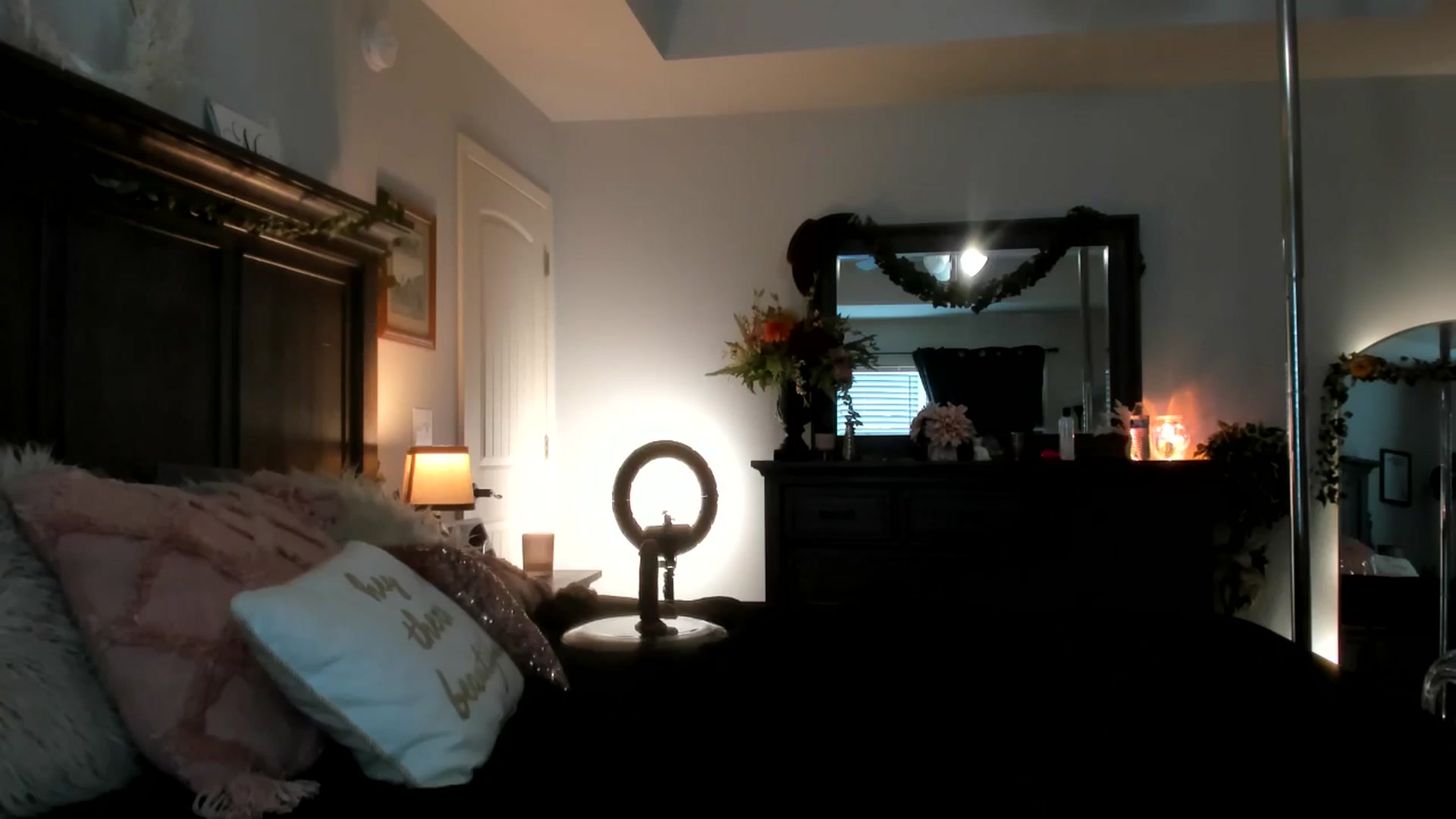 Gallery image thumbnail from MsMarilyn's myfreecams stream on, 05/21/2024, 18:53 image 4 of 20