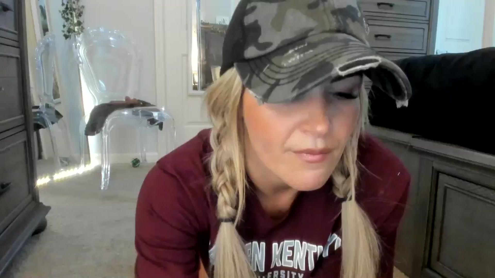Gallery image thumbnail from MsMarilyn's myfreecams stream on, 05/26/2024, 17:07 image 3 of 20