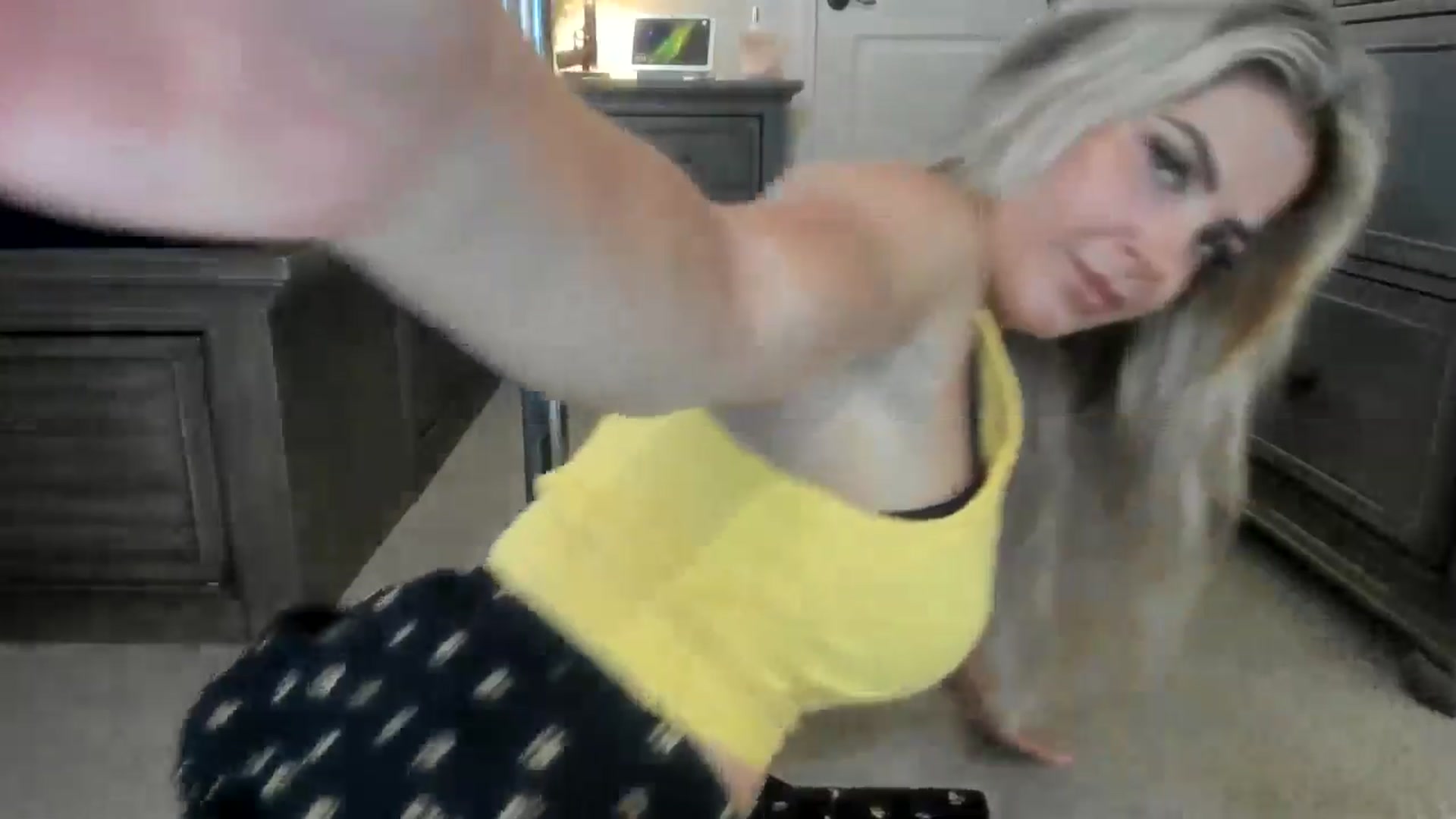 Gallery image thumbnail from MsMarilyn's myfreecams stream on, 05/29/2024, 14:08 image 11 of 20
