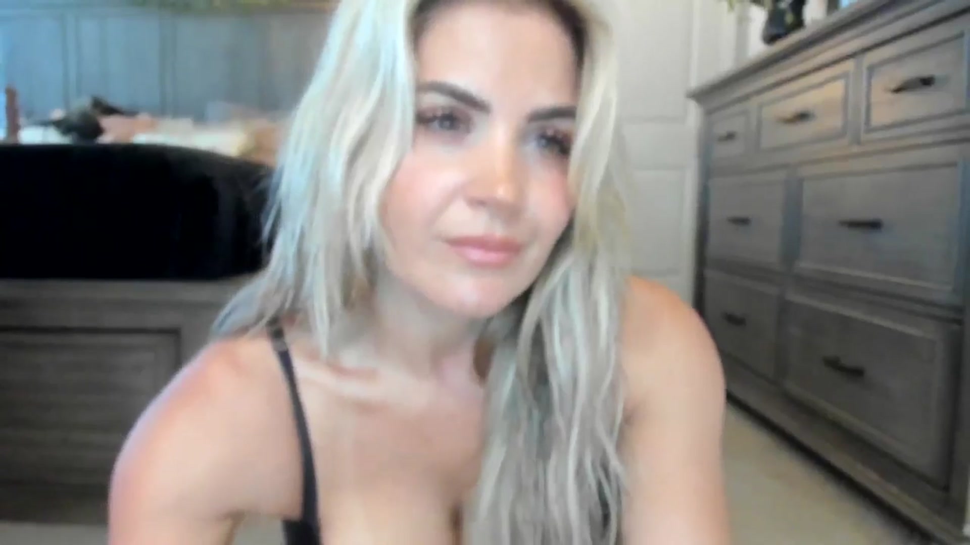 Gallery image thumbnail from MsMarilyn's myfreecams stream on, 05/29/2024, 14:08 image 17 of 20