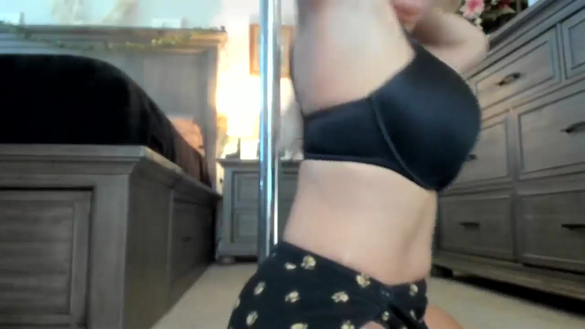 Gallery image thumbnail from MsMarilyn's myfreecams stream on, 05/29/2024, 14:08 image 16 of 20