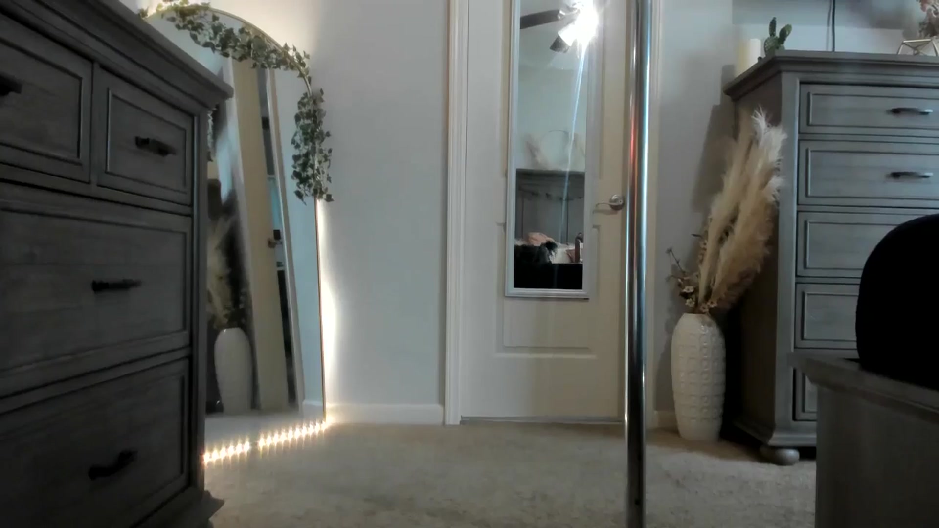 Gallery image thumbnail from MsMarilyn's myfreecams stream on, 06/24/2024, 18:46 image 20 of 20