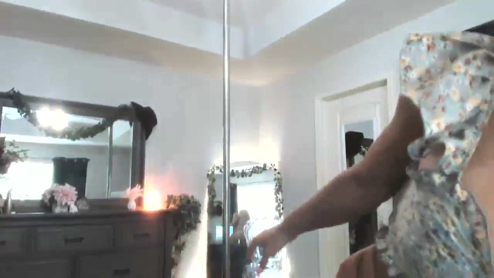 Gallery image thumbnail from MsMarilyn's myfreecams stream on, 06/26/2024, 20:59 image 8 of 20