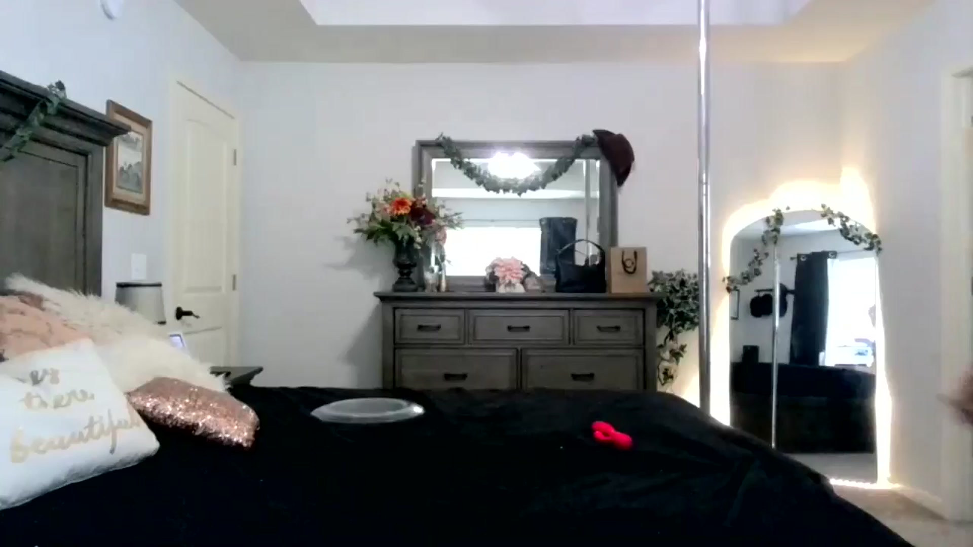 Gallery image thumbnail from MsMarilyn's myfreecams stream on, 07/06/2024, 15:13 image 15 of 20