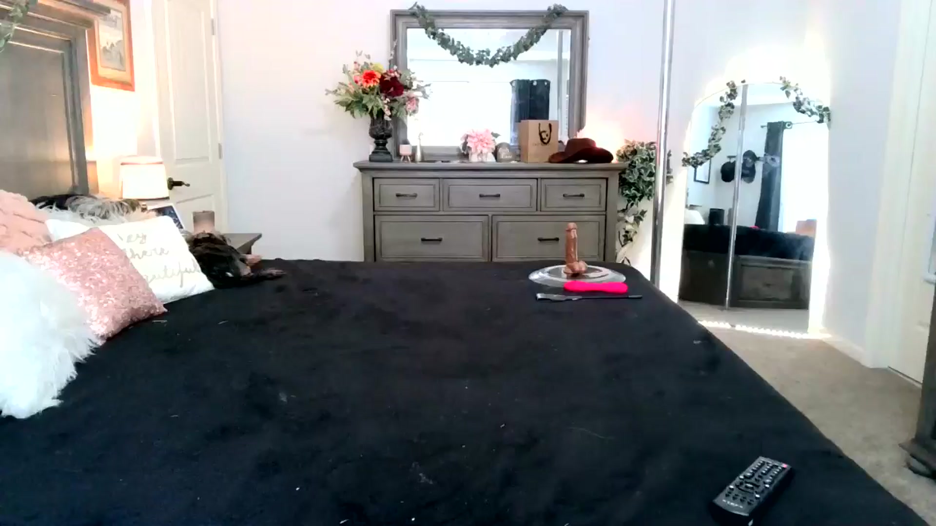 Gallery image thumbnail from MsMarilyn's myfreecams stream on, 07/16/2024, 18:15 image 17 of 20