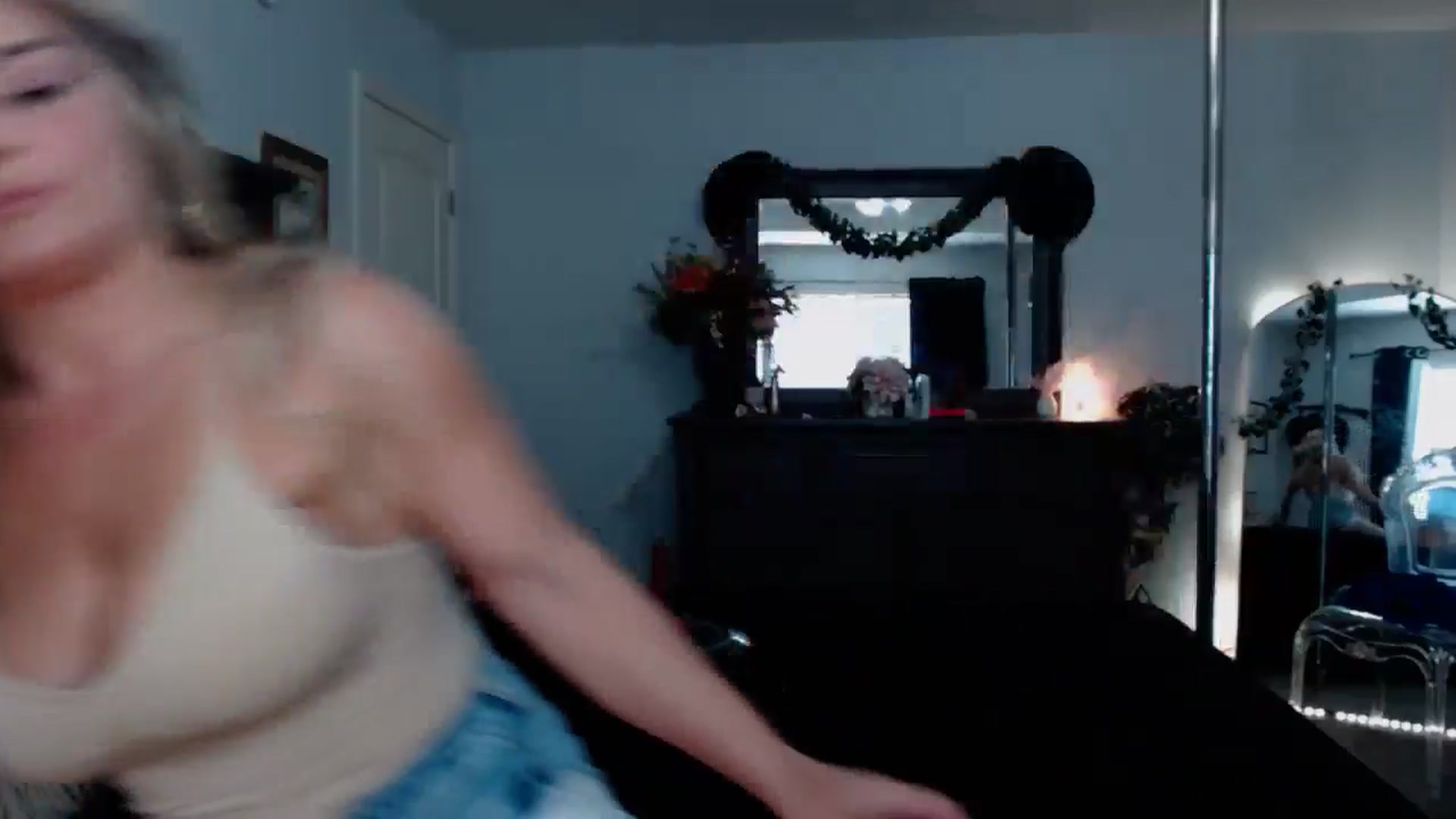 Gallery image thumbnail from MsMarilyn's myfreecams stream on, 07/26/2024, 17:07 image 4 of 20