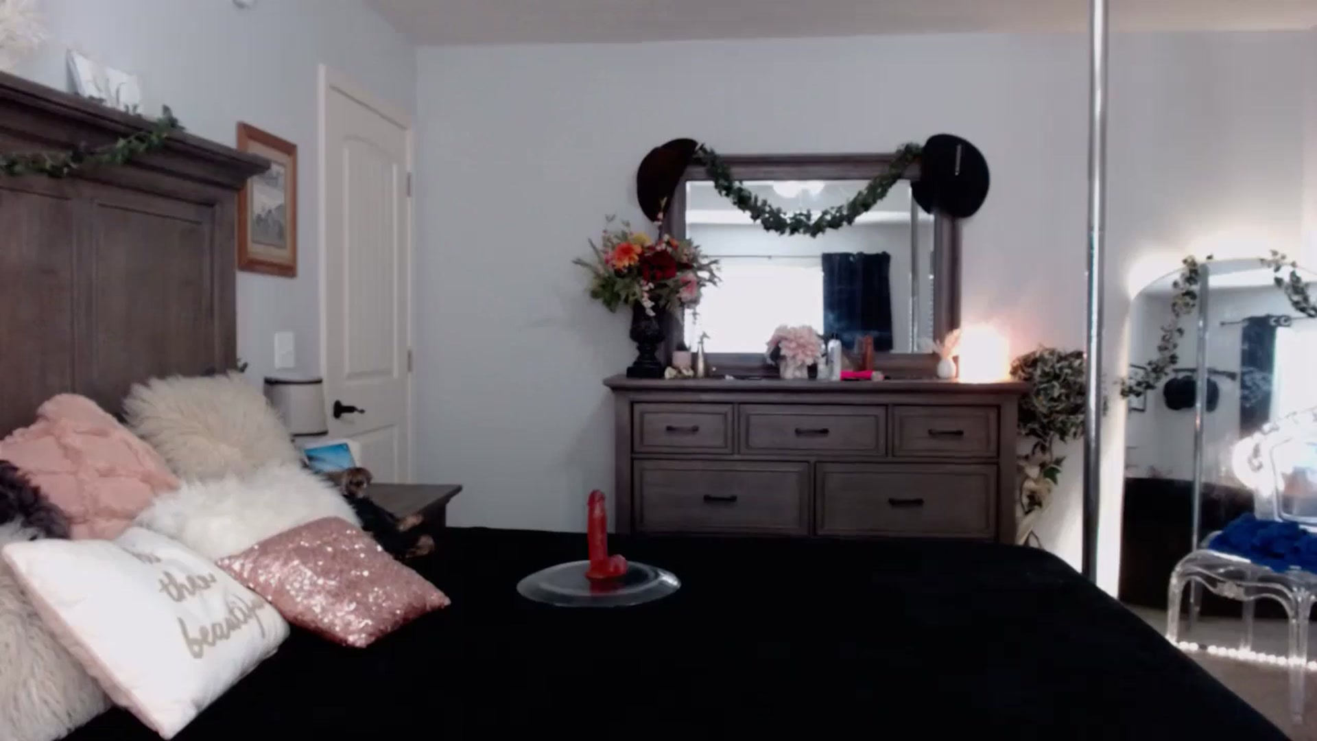 Gallery image thumbnail from MsMarilyn's myfreecams stream on, 07/26/2024, 17:07 image 5 of 20