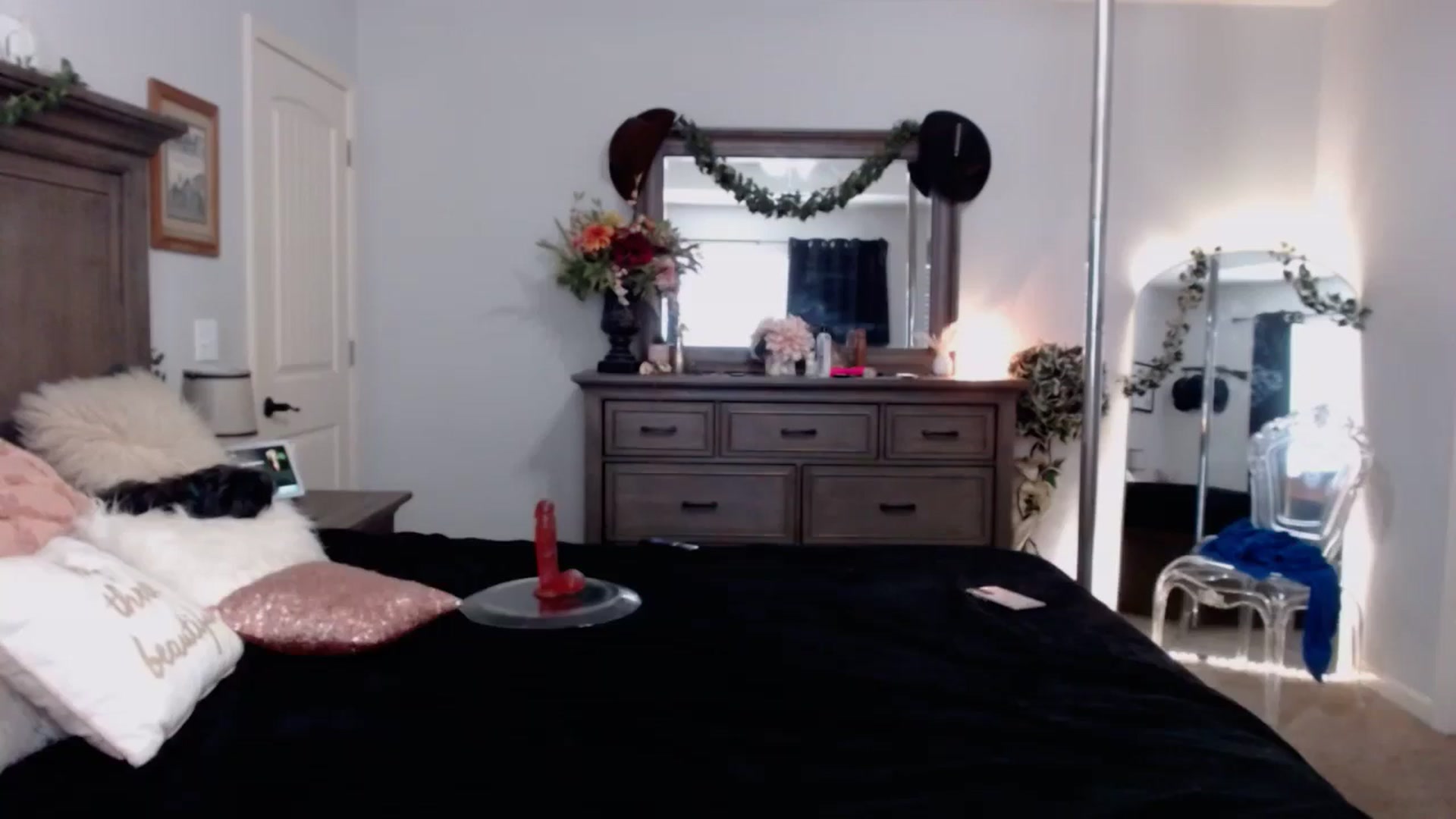 Gallery image thumbnail from MsMarilyn's myfreecams stream on, 07/26/2024, 18:15 image 12 of 20