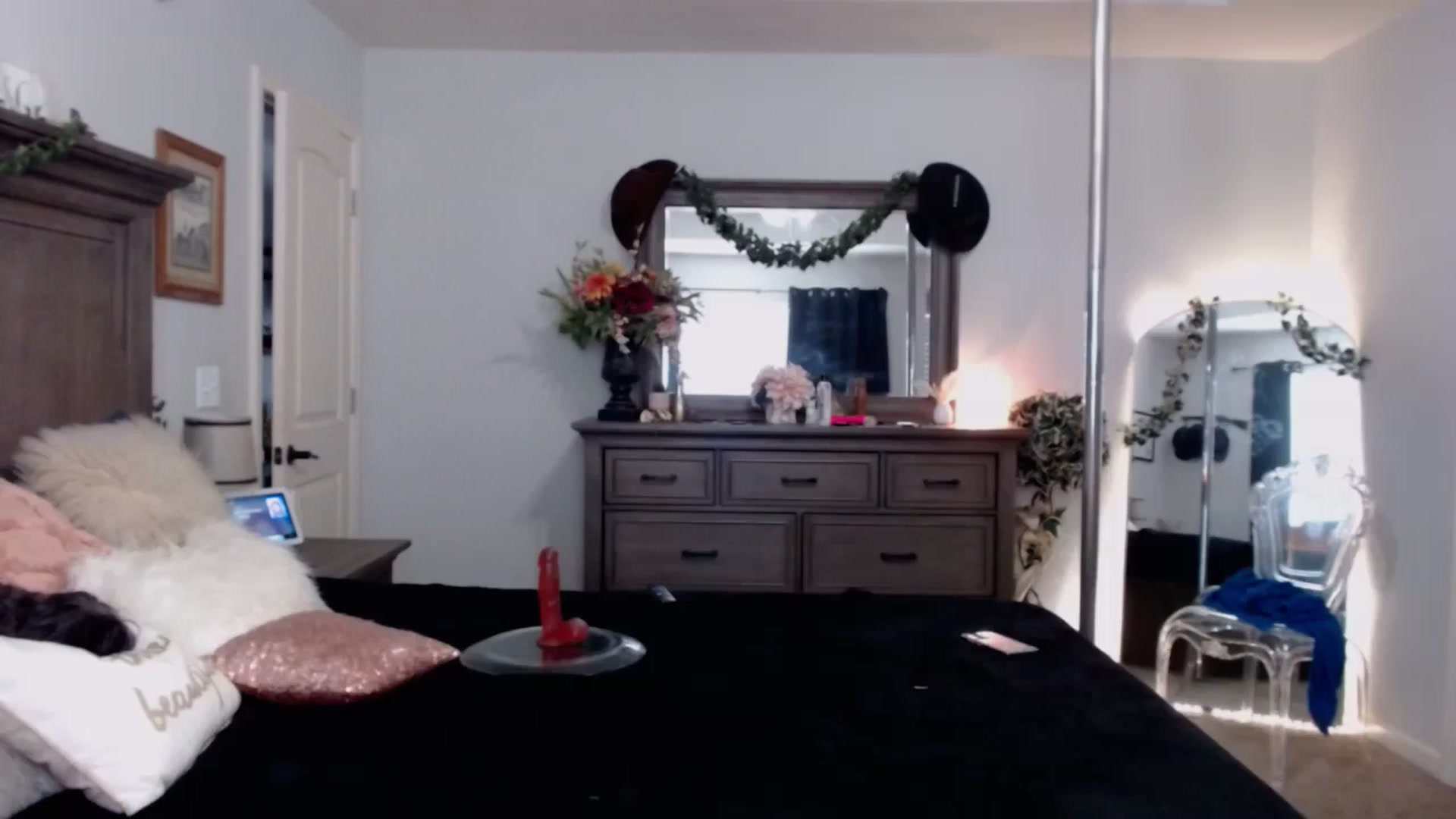 Gallery image thumbnail from MsMarilyn's myfreecams stream on, 07/26/2024, 18:15 image 14 of 20