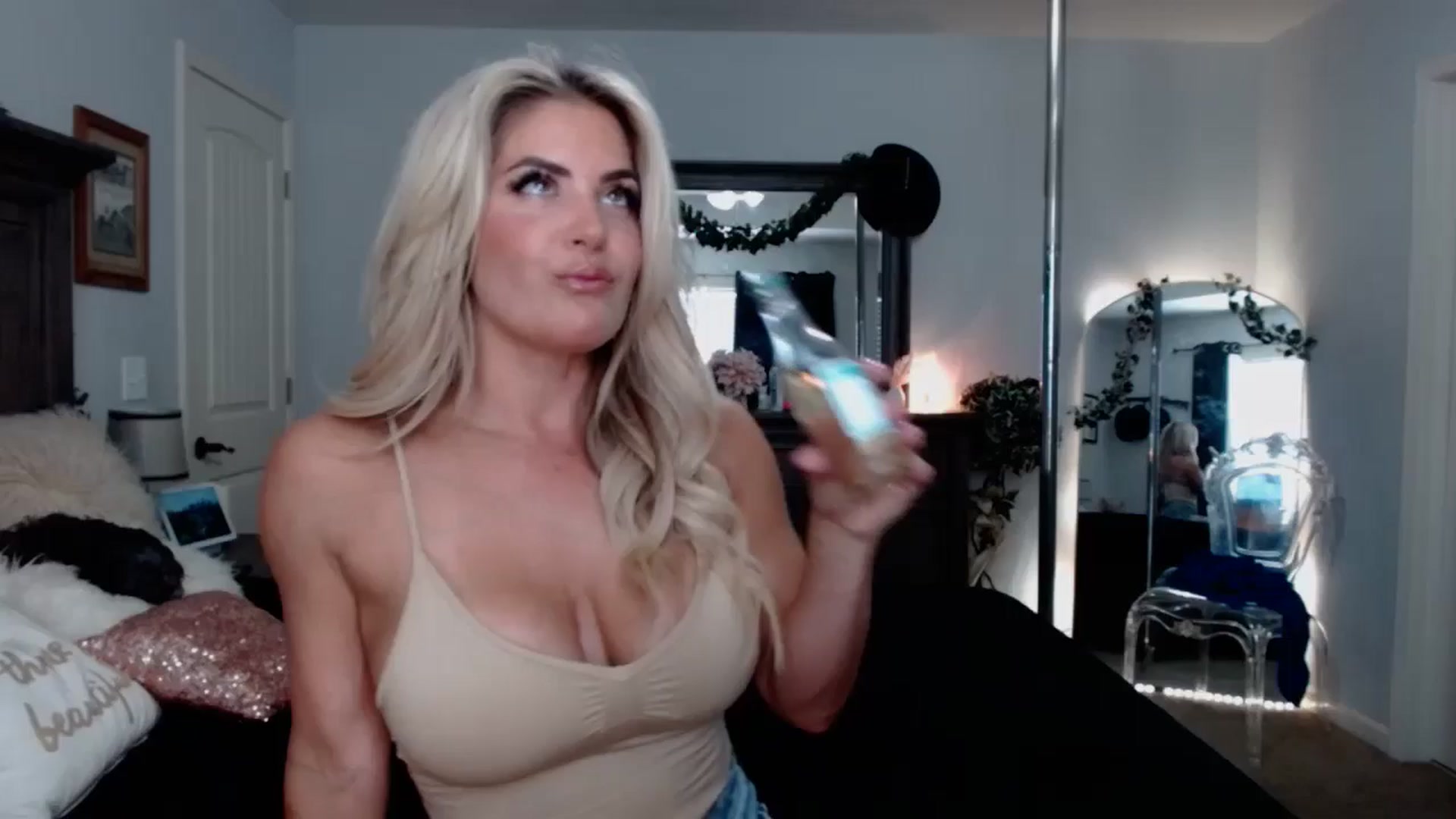 Gallery image thumbnail from MsMarilyn's myfreecams stream on, 07/26/2024, 18:15 image 1 of 20