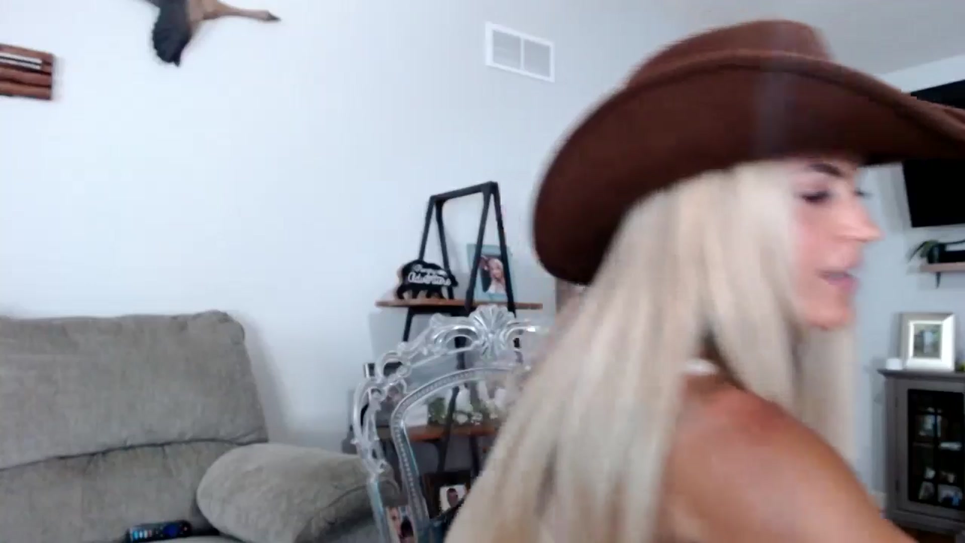 Gallery image thumbnail from MsMarilyn's myfreecams stream on, 08/20/2024, 17:52 image 11 of 20