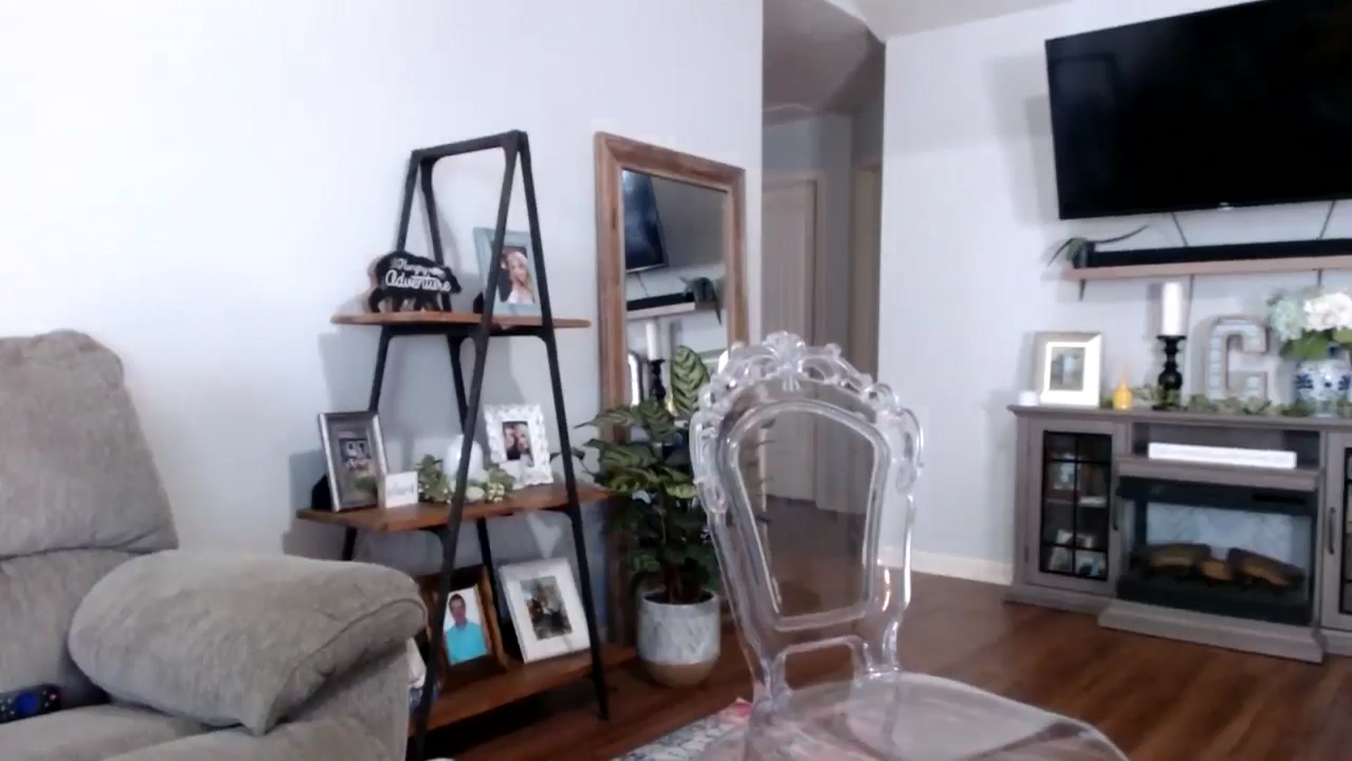 Gallery image thumbnail from MsMarilyn's myfreecams stream on, 08/20/2024, 18:30 image 3 of 20