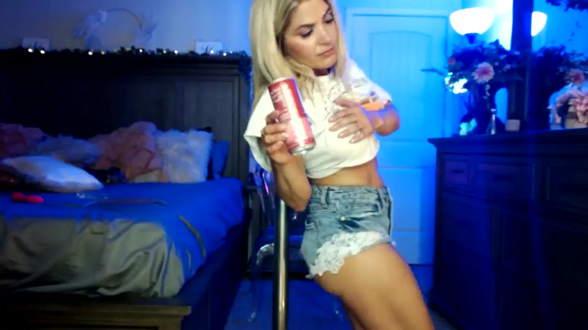 Gallery image thumbnail from MsMarilyn's myfreecams stream on, 08/26/2024, 22:13 image 16 of 20