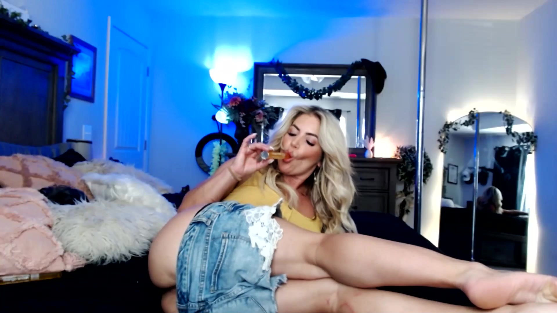 Gallery image thumbnail from MsMarilyn's myfreecams stream on, 09/03/2024, 20:35 image 18 of 20