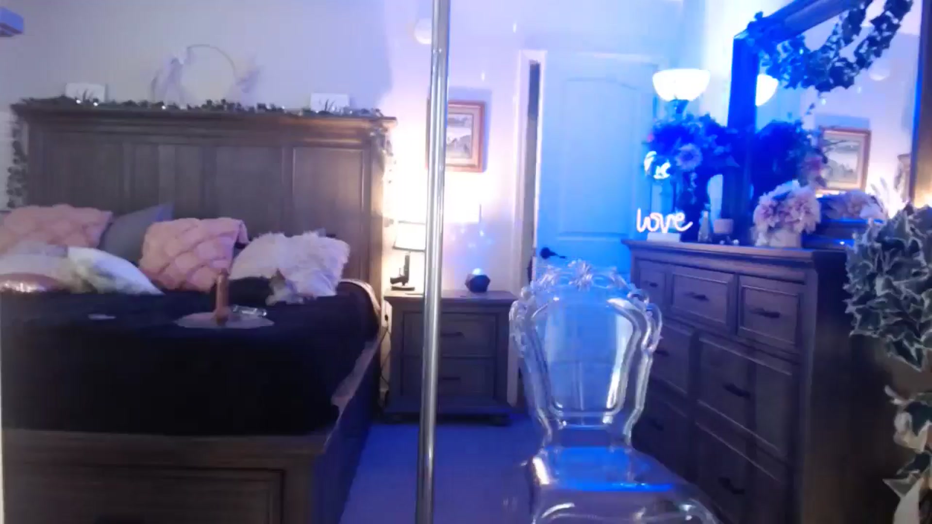 Gallery image thumbnail from MsMarilyn's myfreecams stream on, 09/12/2024, 19:34 image 14 of 20