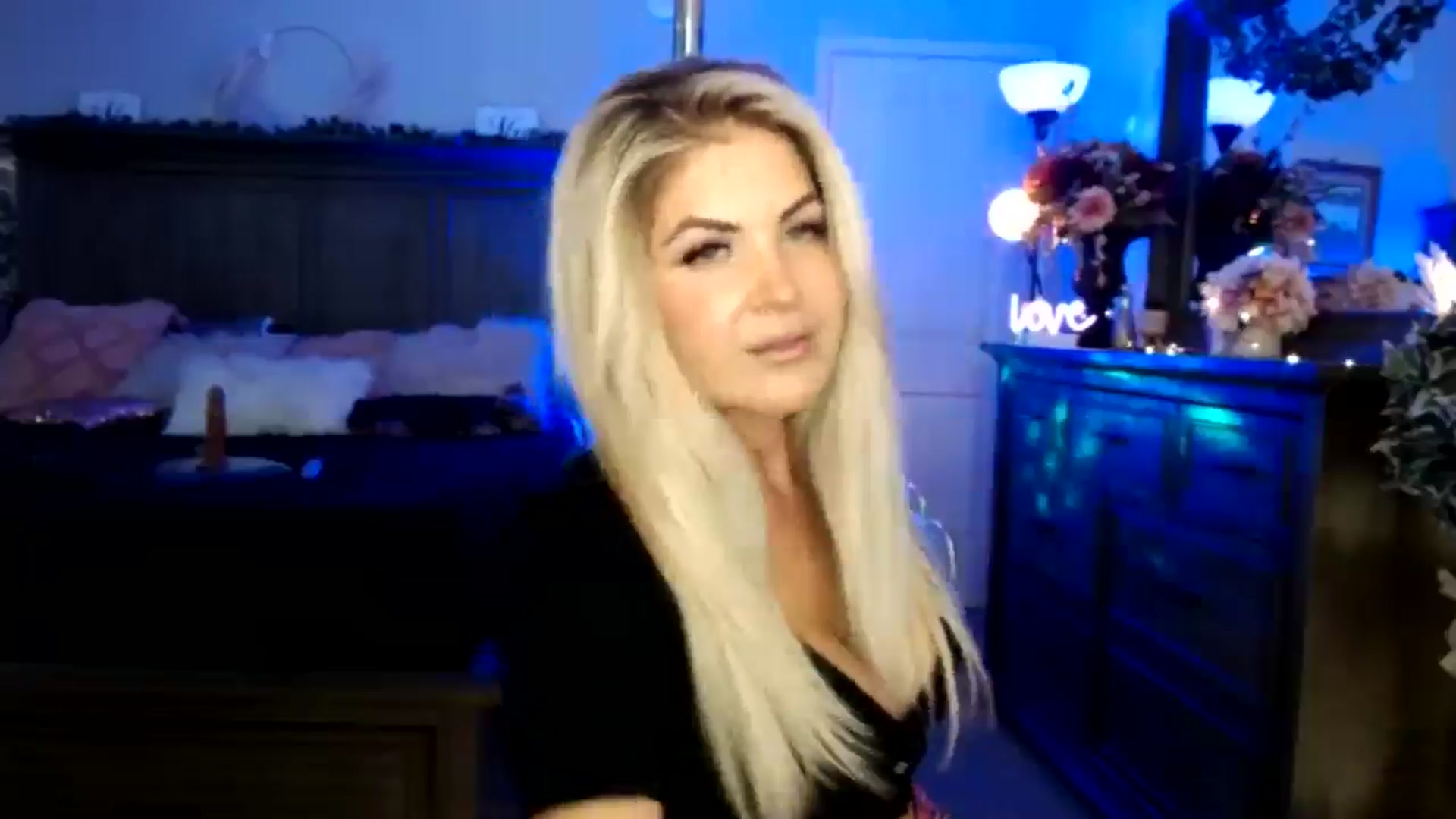 Gallery image thumbnail from MsMarilyn's myfreecams stream on, 09/18/2024, 17:32 image 8 of 20