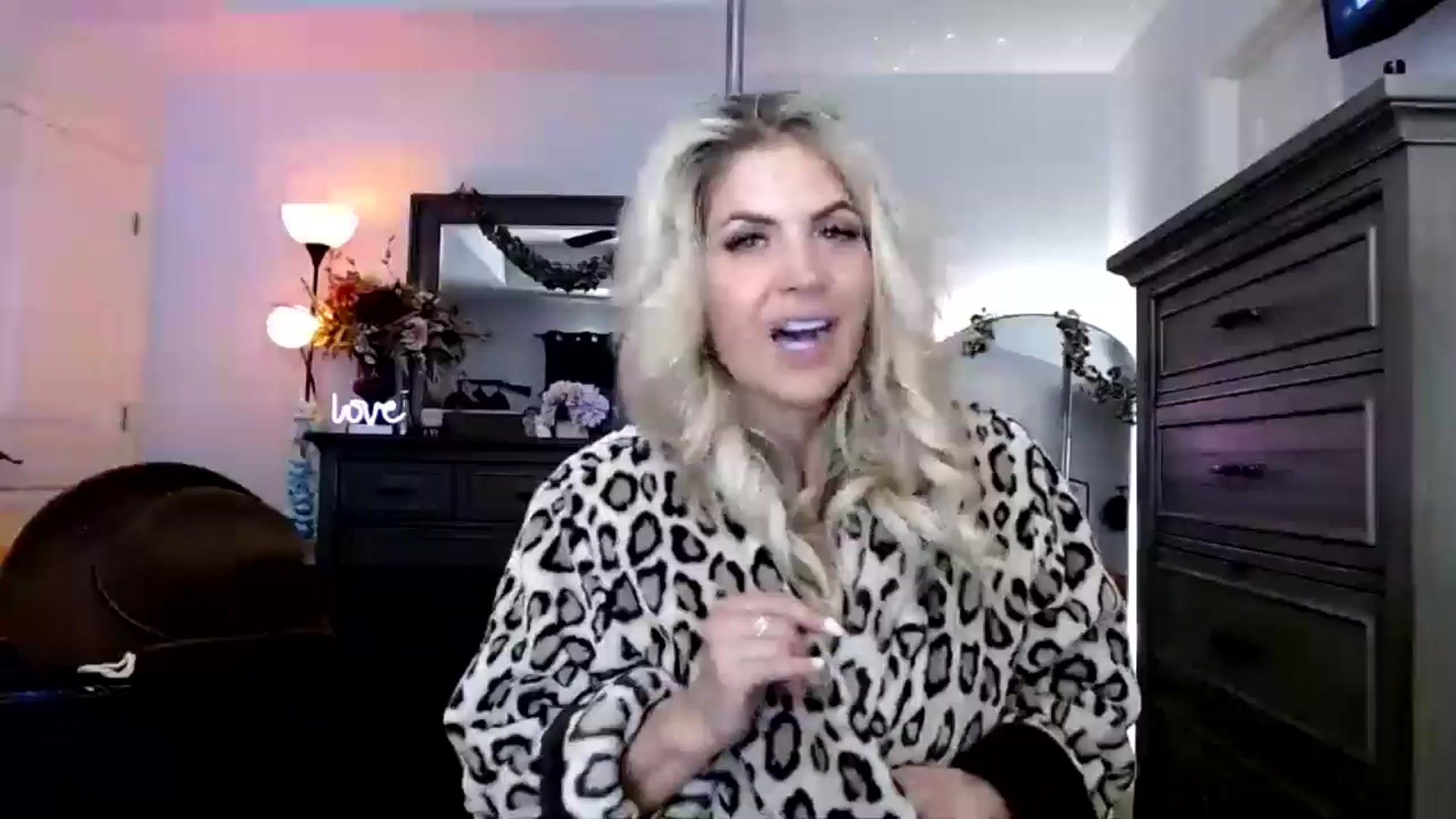 Gallery image thumbnail from MsMarilyn's myfreecams stream on, 09/19/2024, 22:32 image 19 of 20