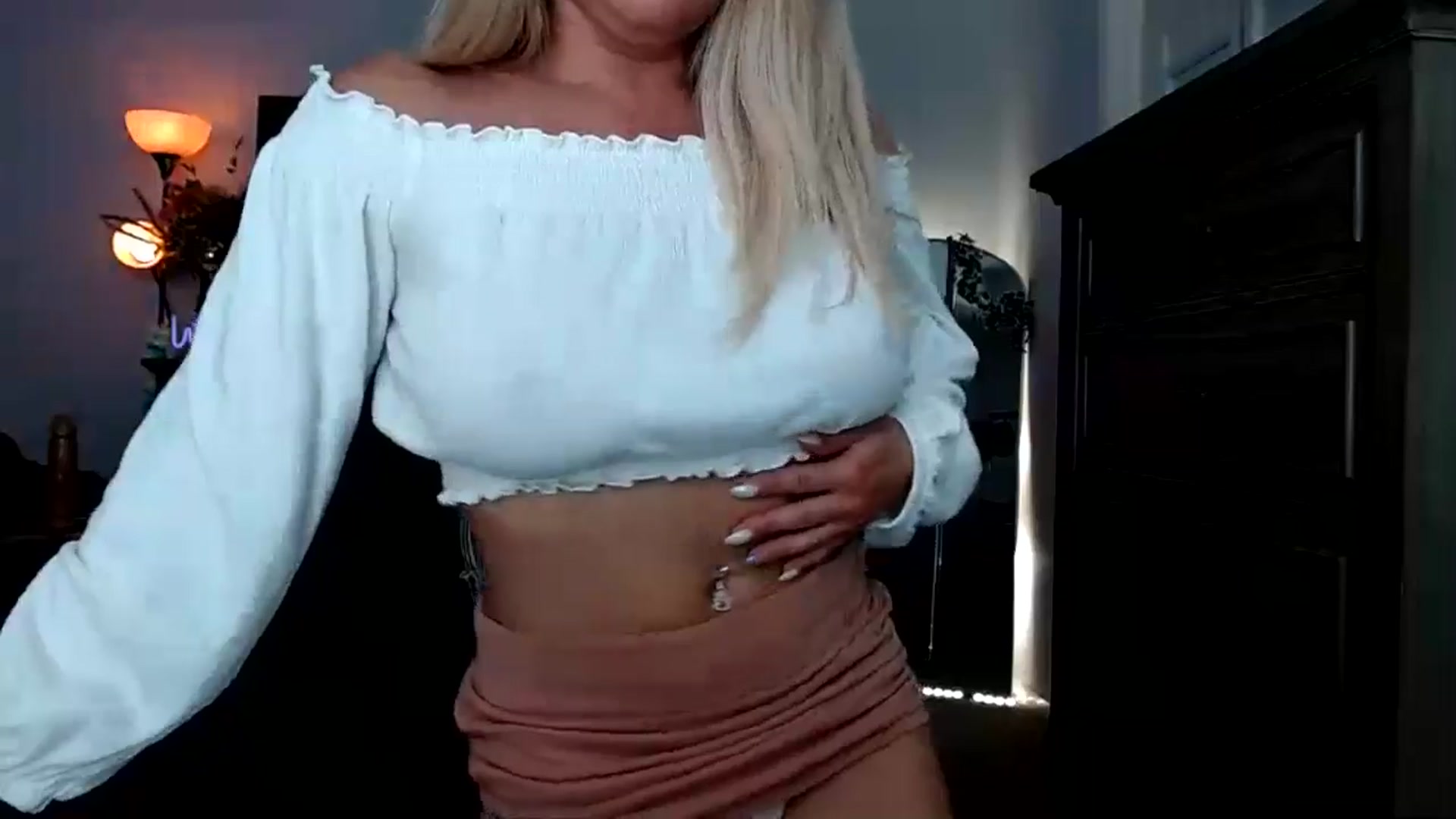 Gallery image thumbnail from MsMarilyn's myfreecams stream on, 09/23/2024, 19:21 image 15 of 20