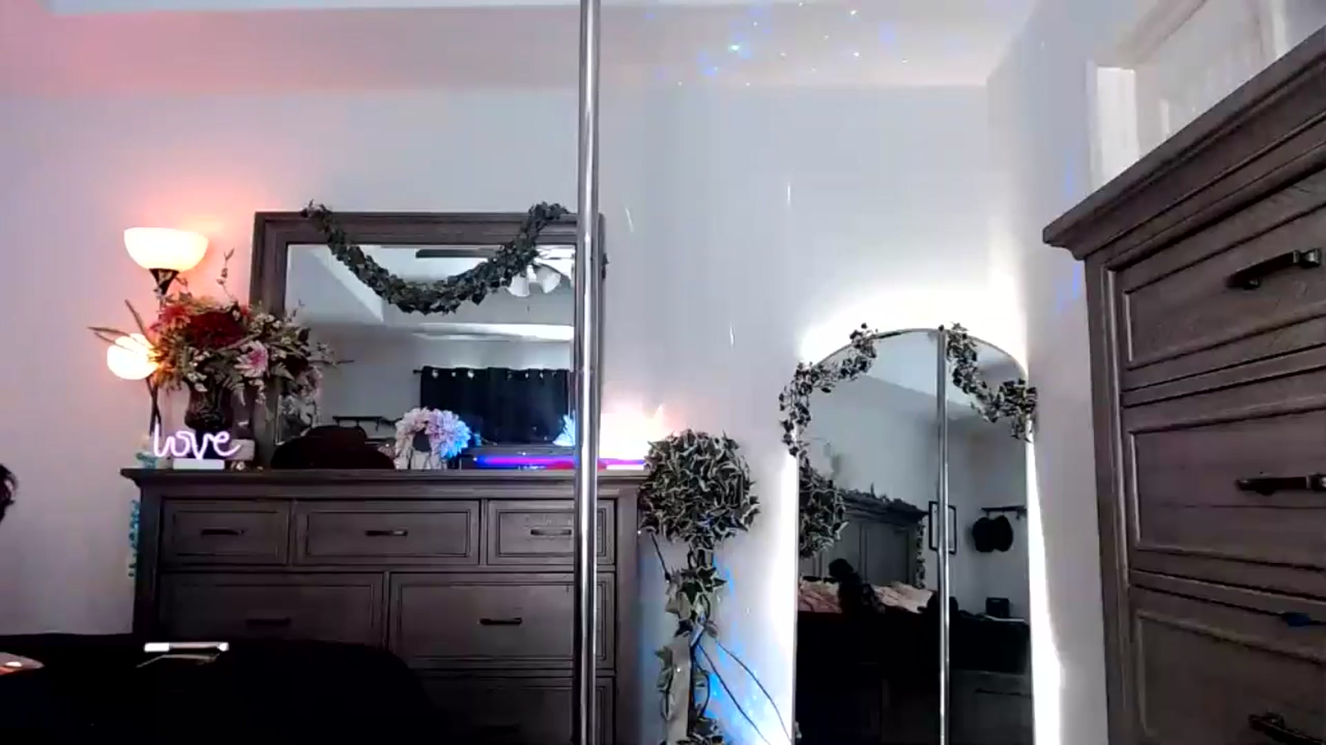 Gallery image thumbnail from MsMarilyn's myfreecams stream on, 09/23/2024, 21:20 image 4 of 20