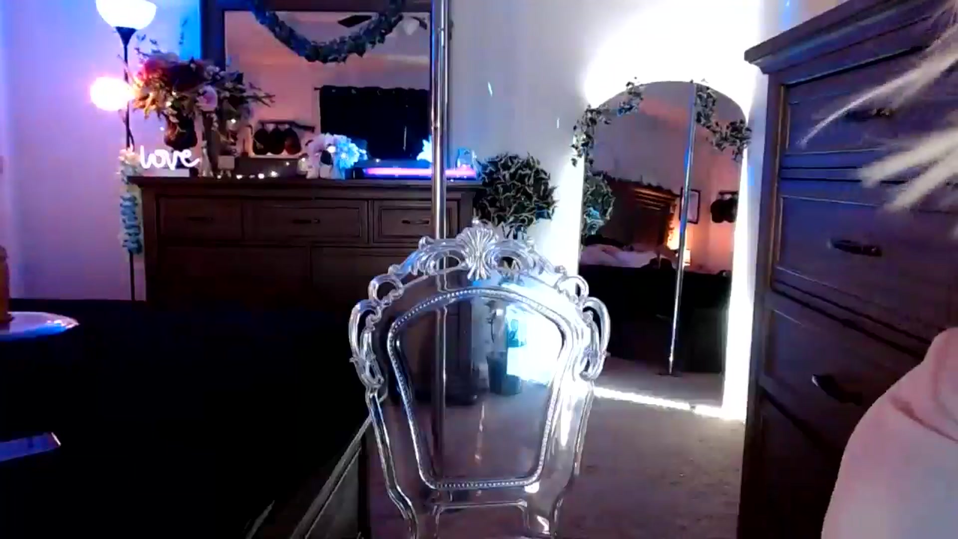 Gallery image thumbnail from MsMarilyn's myfreecams stream on, 09/24/2024, 14:06 image 2 of 20