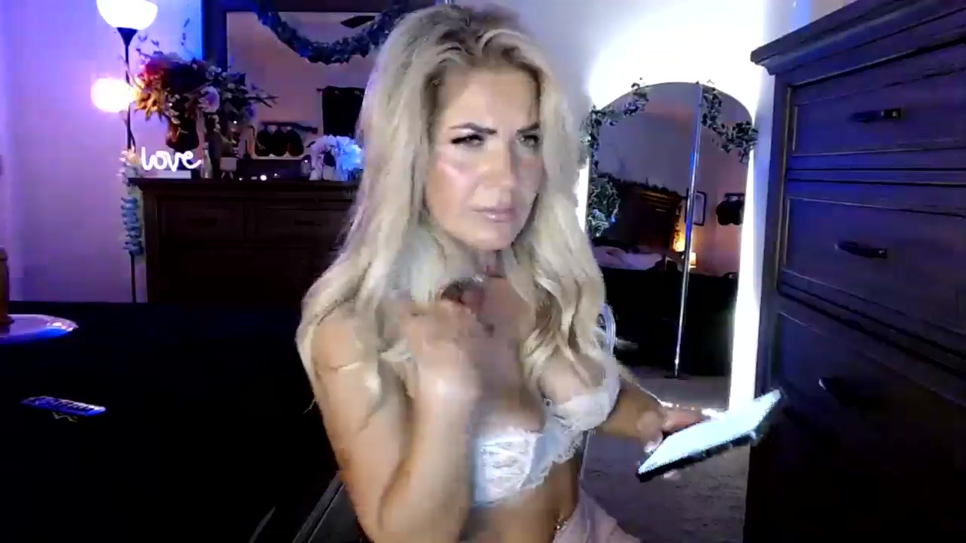 Gallery image thumbnail from MsMarilyn's myfreecams stream on, 09/24/2024, 14:06 image 4 of 20