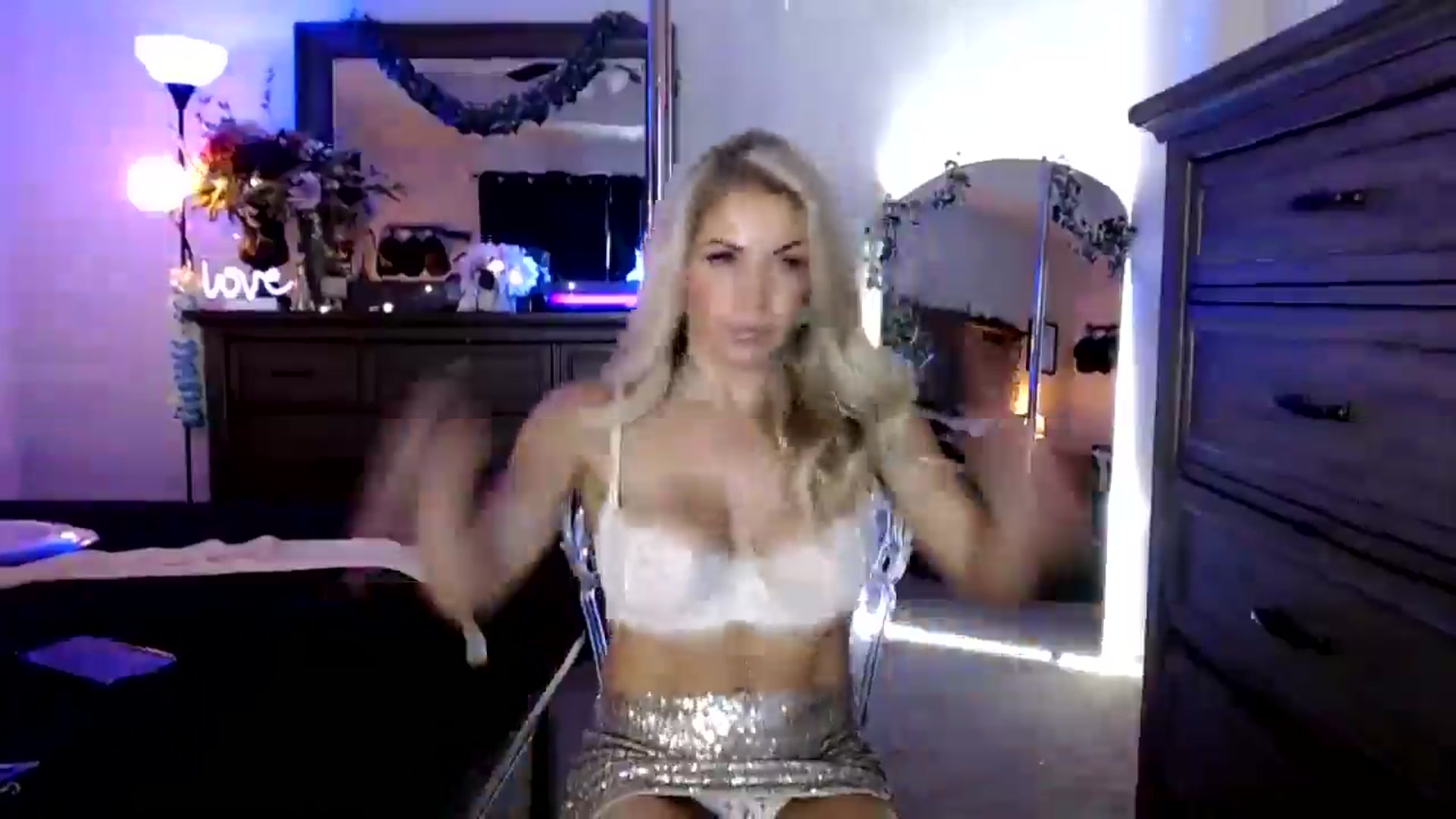 Gallery image thumbnail from MsMarilyn's myfreecams stream on, 09/24/2024, 14:25 image 4 of 20