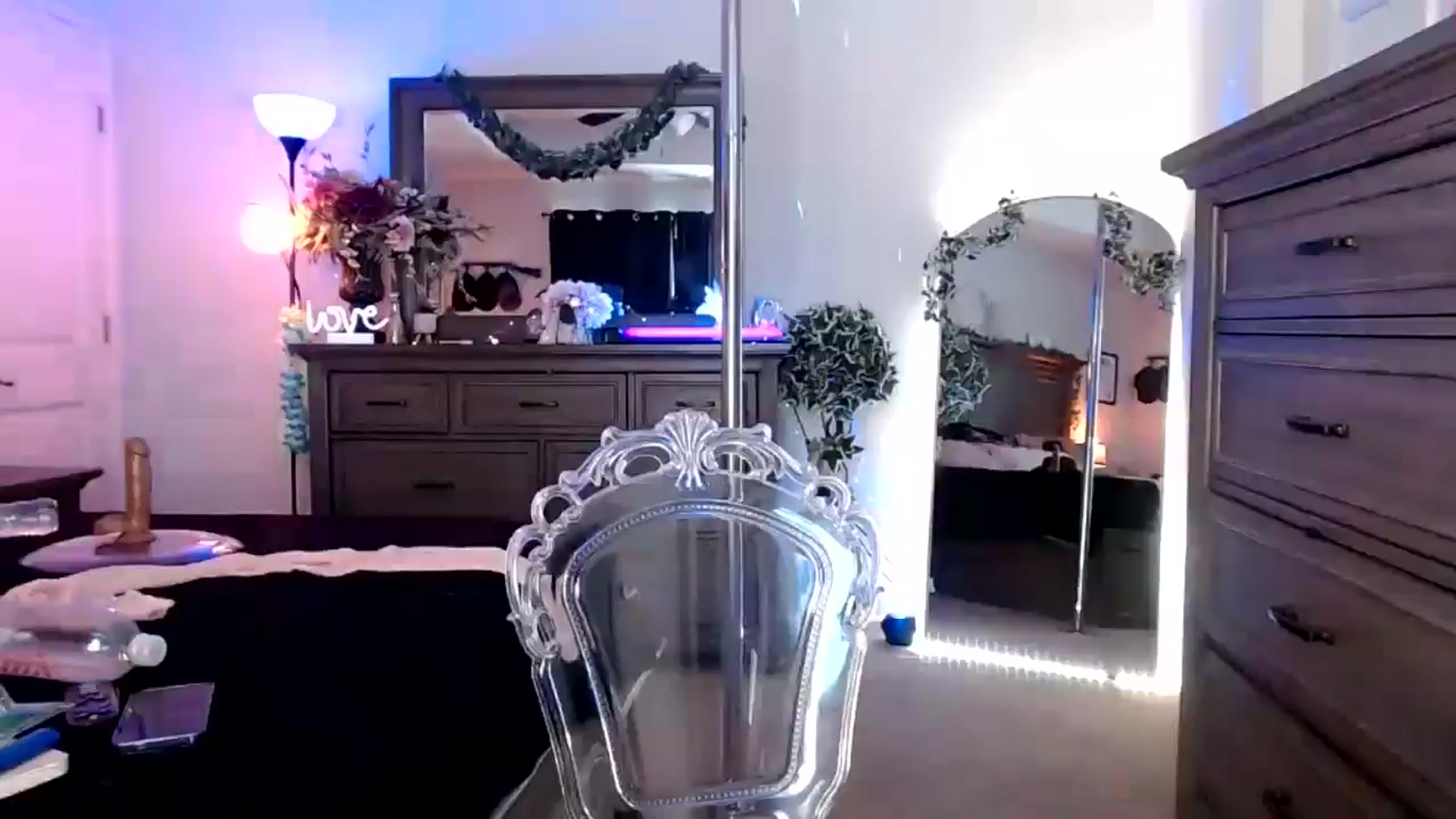 Gallery image thumbnail from MsMarilyn's myfreecams stream on, 09/24/2024, 16:36 image 12 of 20