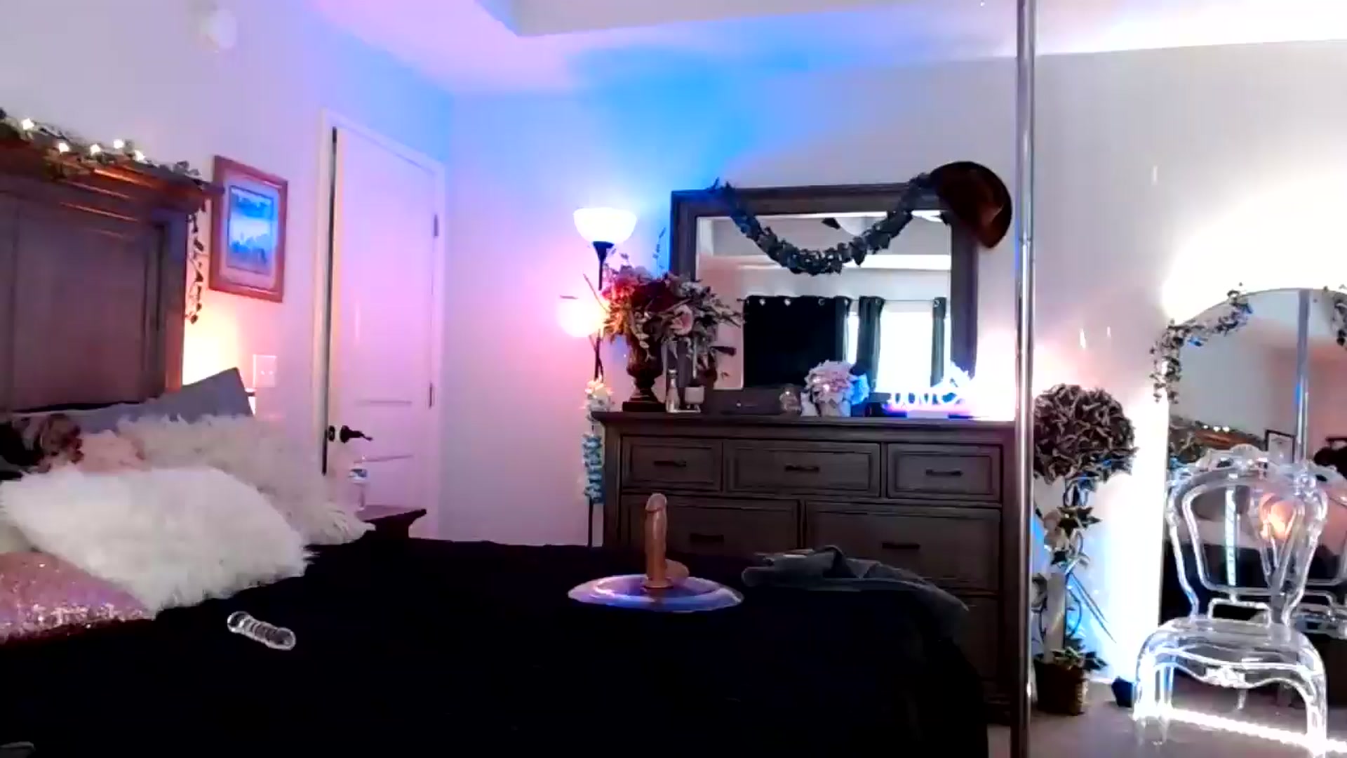 Gallery image thumbnail from MsMarilyn's myfreecams stream on, 09/25/2024, 16:34 image 9 of 20