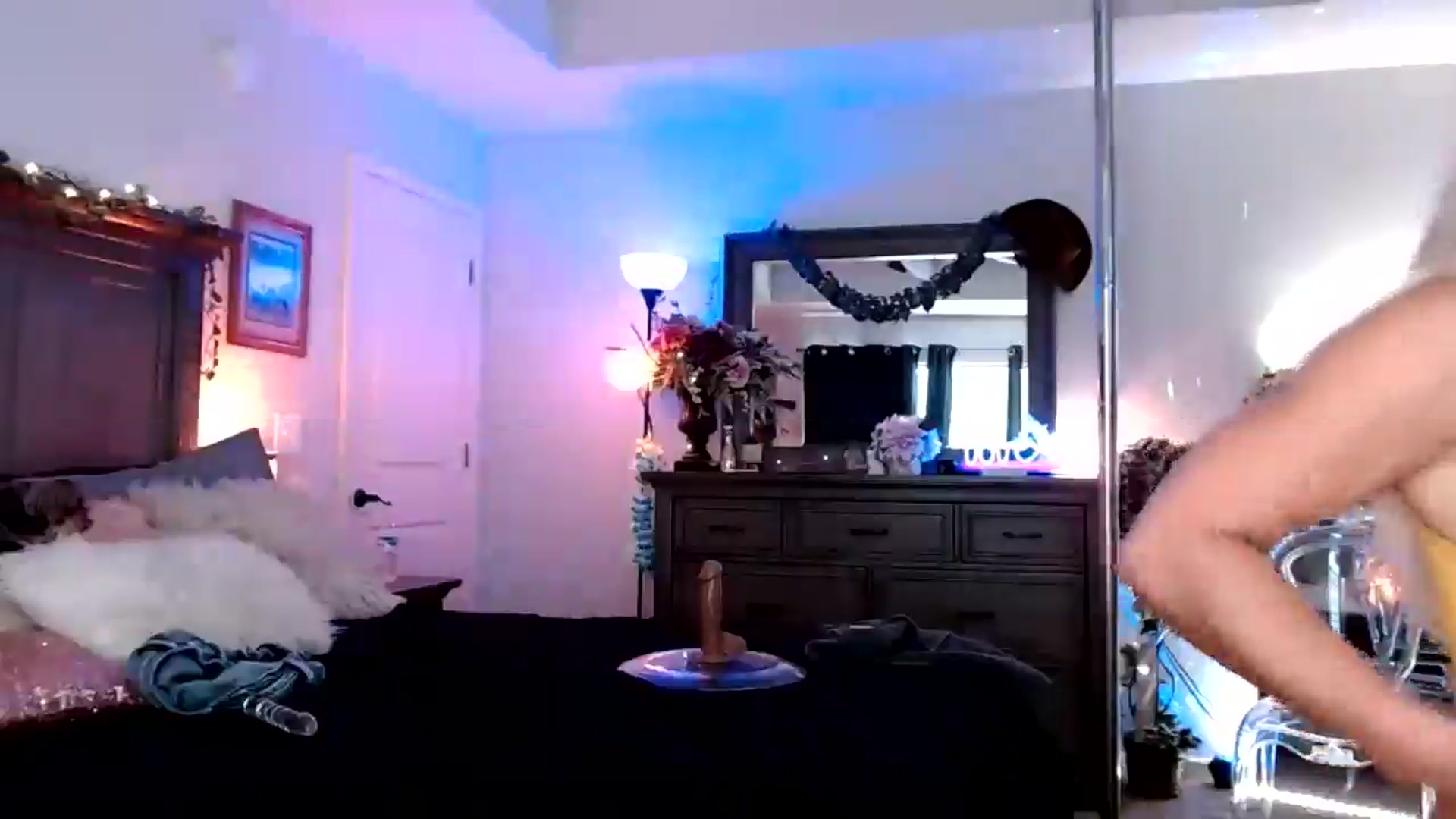 Gallery image thumbnail from MsMarilyn's myfreecams stream on, 09/25/2024, 16:34 image 7 of 20