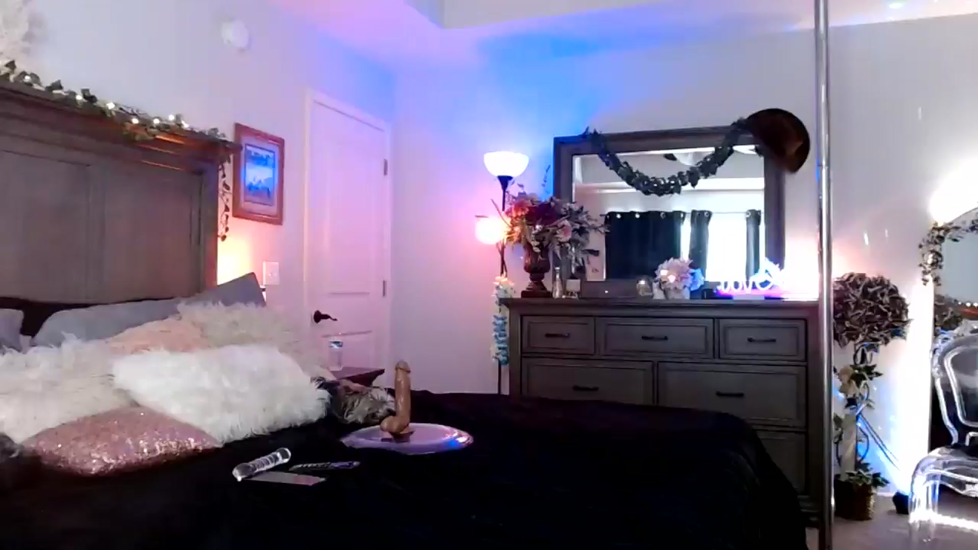 Gallery image thumbnail from MsMarilyn's myfreecams stream on, 09/25/2024, 18:00 image 6 of 20