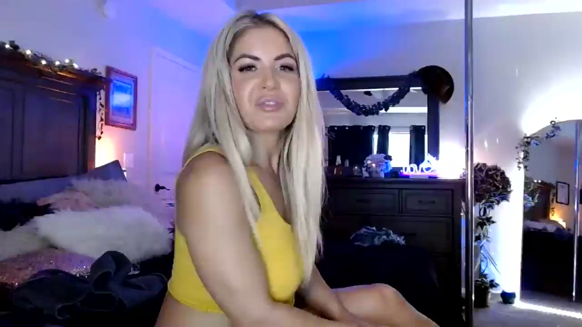 Gallery image thumbnail from MsMarilyn's myfreecams stream on, 09/25/2024, 18:20 image 15 of 20