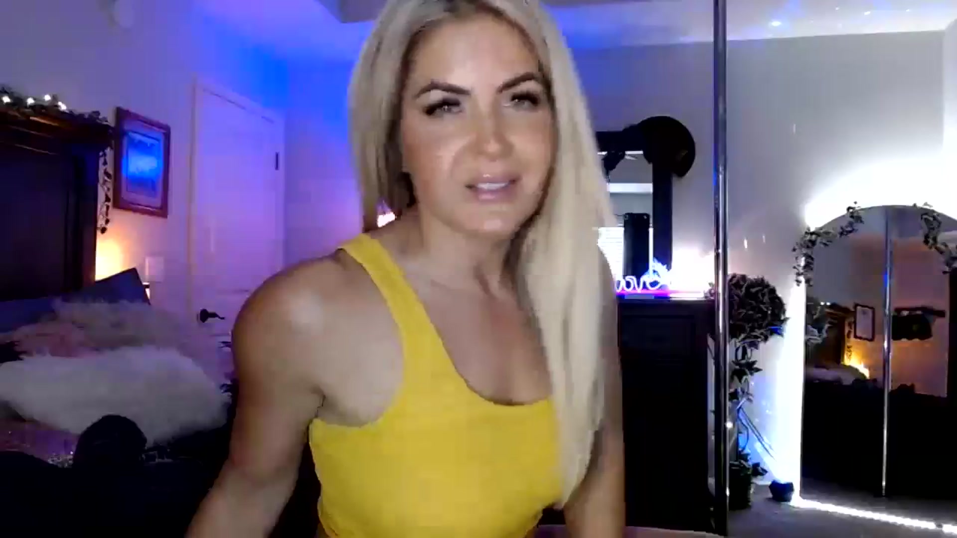Gallery image thumbnail from MsMarilyn's myfreecams stream on, 09/25/2024, 18:20 image 14 of 20