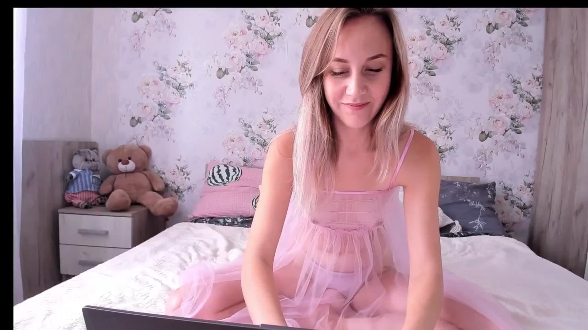 Gallery image thumbnail from MsMarvell's myfreecams stream on, 10/26/2025, 06:09 image 3 of 20