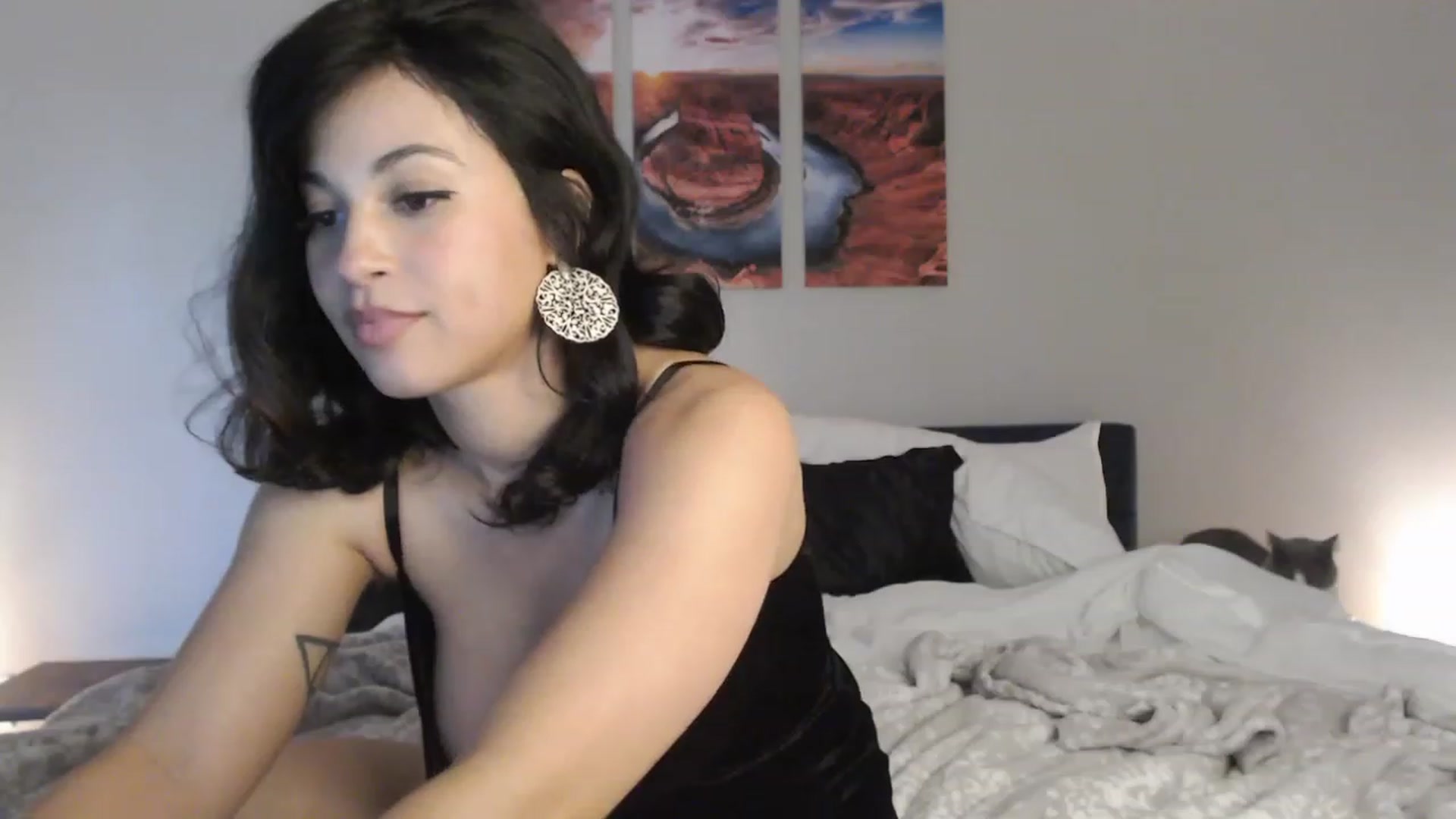 Gallery image thumbnail from MsMaxii's myfreecams stream on, 12/05/2022, 22:41 image 15 of 20