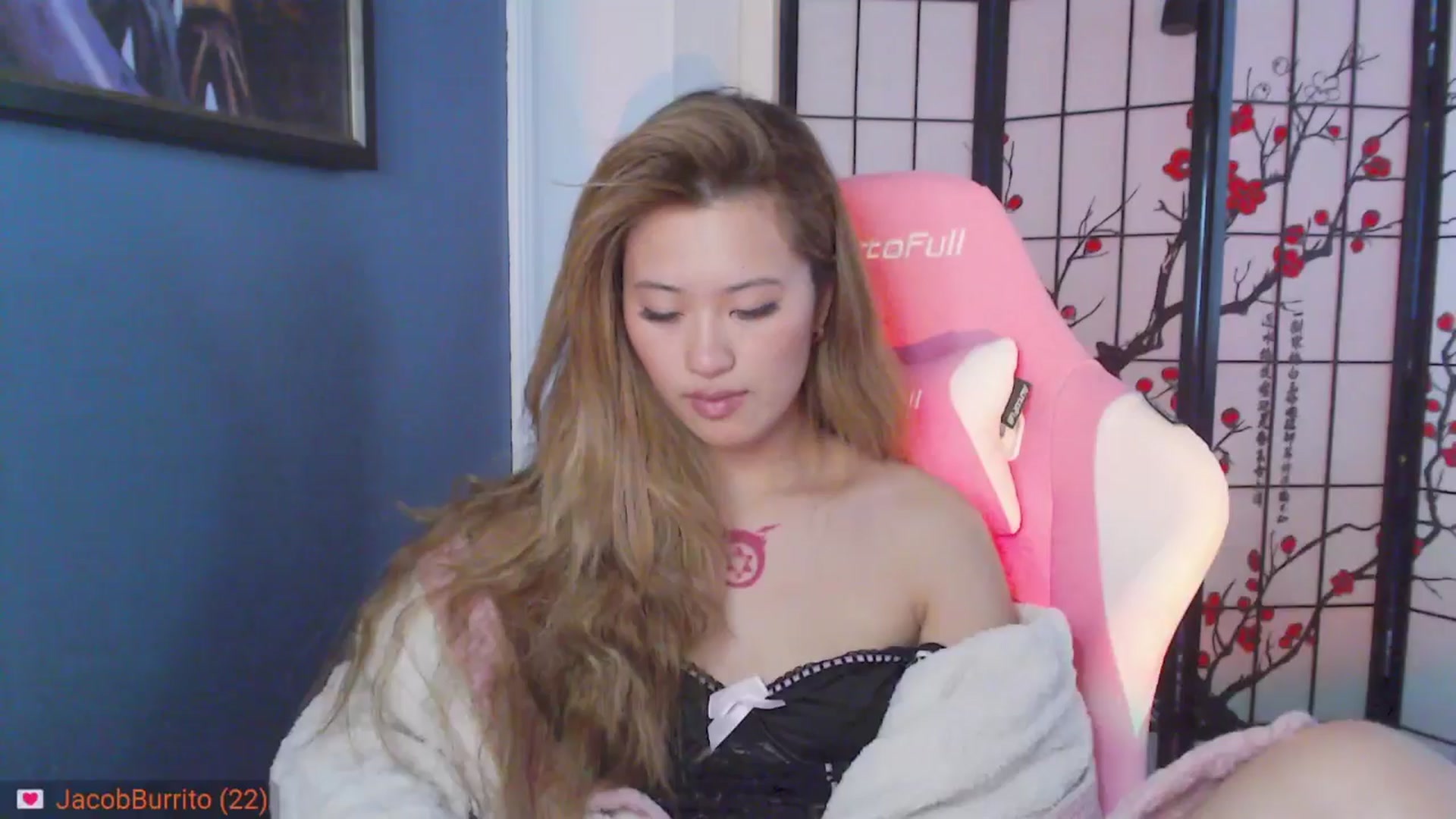 Gallery image thumbnail from MsMoncler's myfreecams stream on, 10/25/2024, 15:19 image 10 of 20