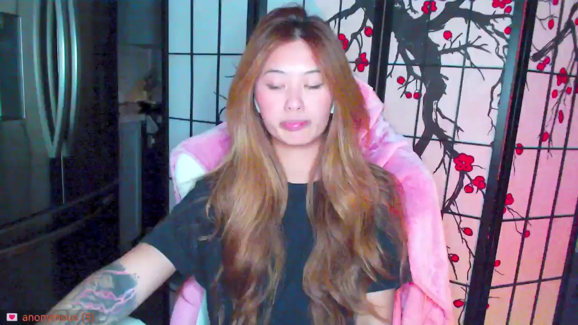 Gallery image thumbnail from MsMoncler's myfreecams stream on, 11/19/2024, 02:47 image 2 of 20