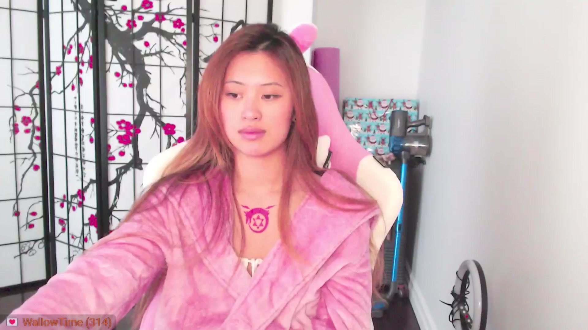 Gallery image thumbnail from MsMoncler's myfreecams stream on, 02/04/2025, 18:38 image 11 of 20