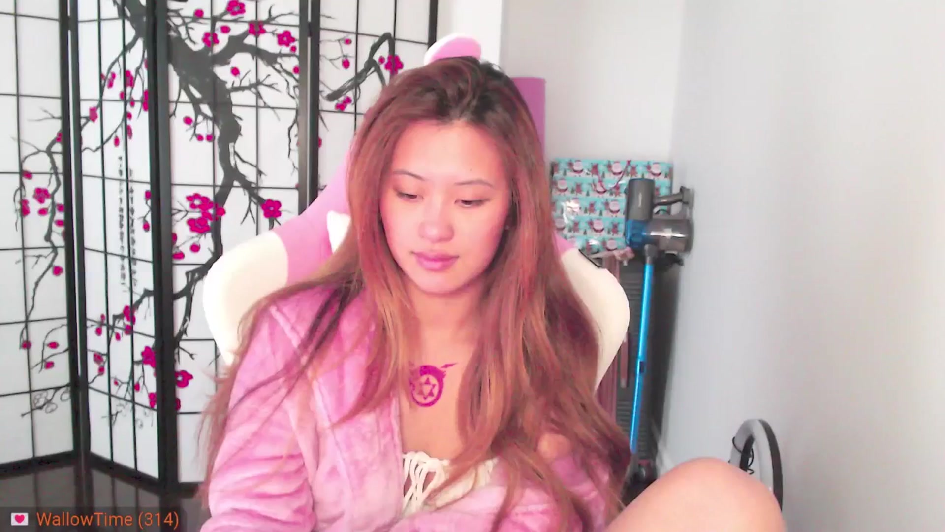Gallery image thumbnail from MsMoncler's myfreecams stream on, 02/04/2025, 18:38 image 18 of 20