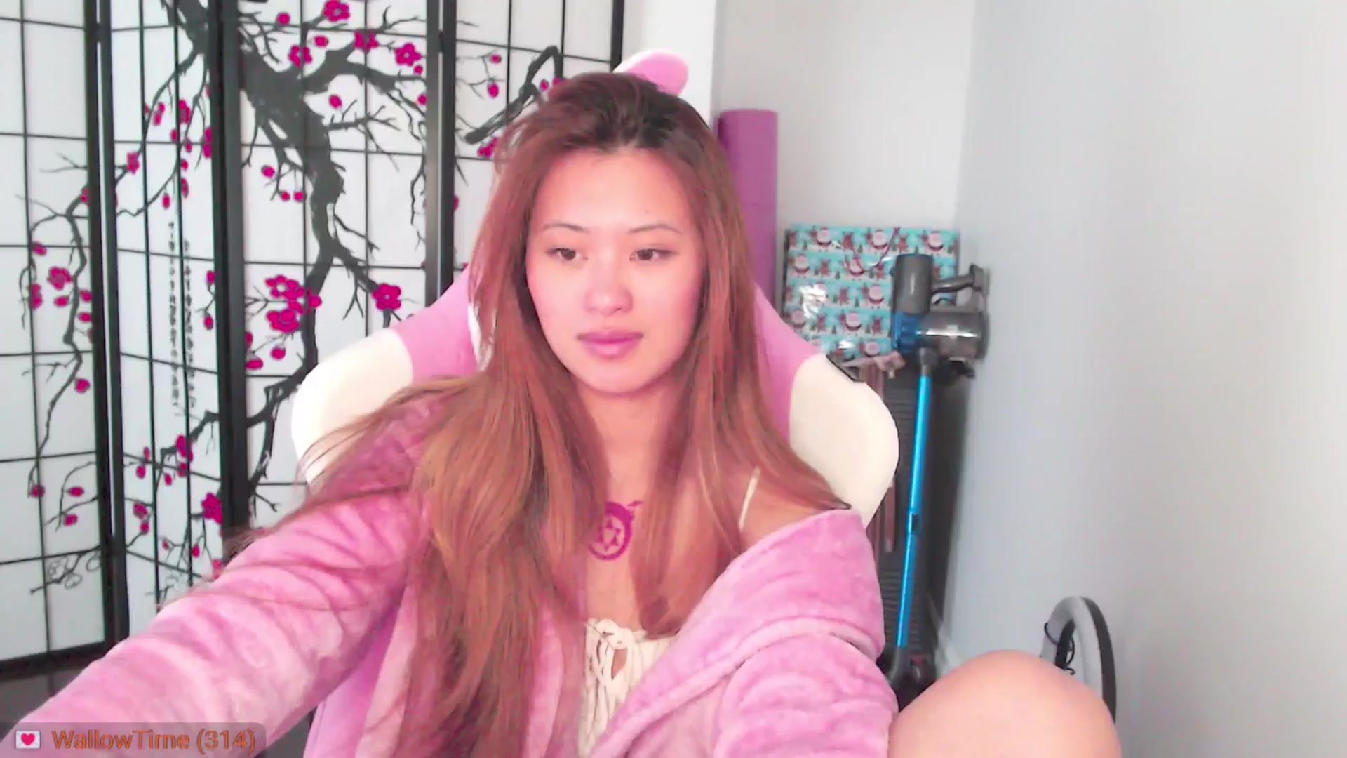 Gallery image thumbnail from MsMoncler's myfreecams stream on, 02/04/2025, 18:38 image 16 of 20