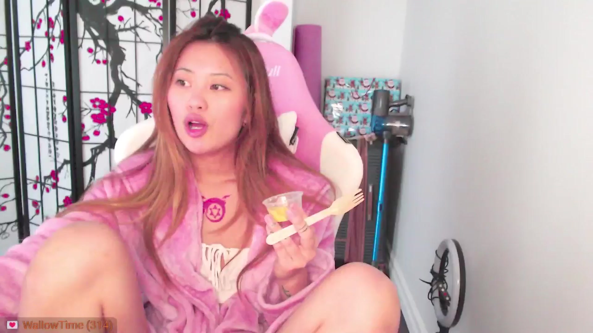 Gallery image thumbnail from MsMoncler's myfreecams stream on, 02/04/2025, 18:38 image 8 of 20